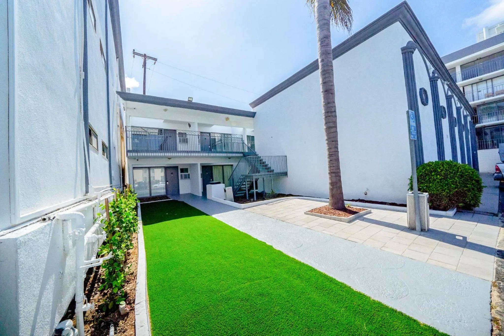 Inner courtyard view, Property Building in Vivo Flex Living Torrance