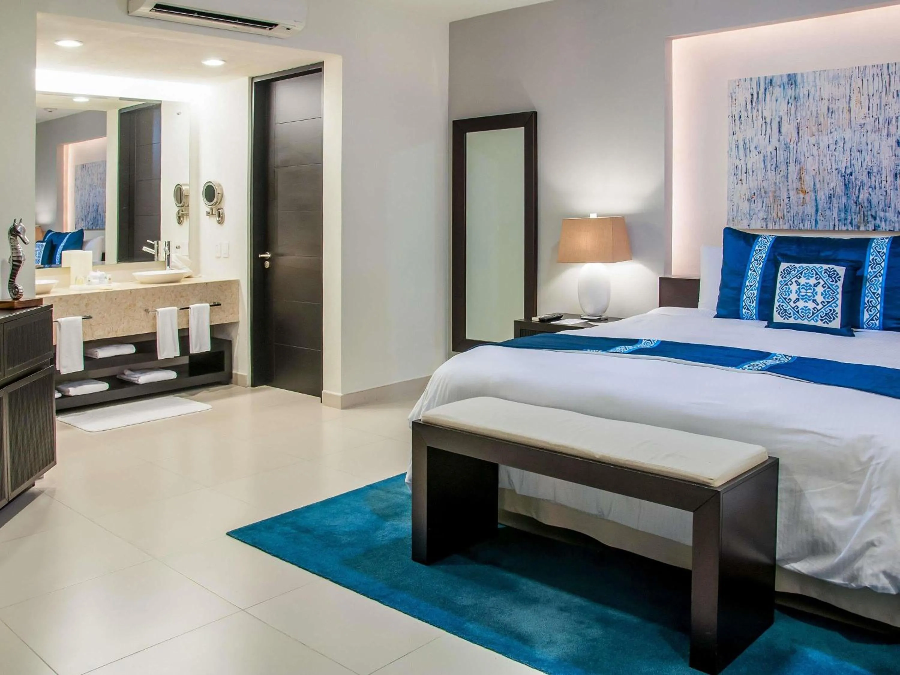 Bedroom, Bed in Marival Distinct All-Suites & World Spa - Handwritten Collection