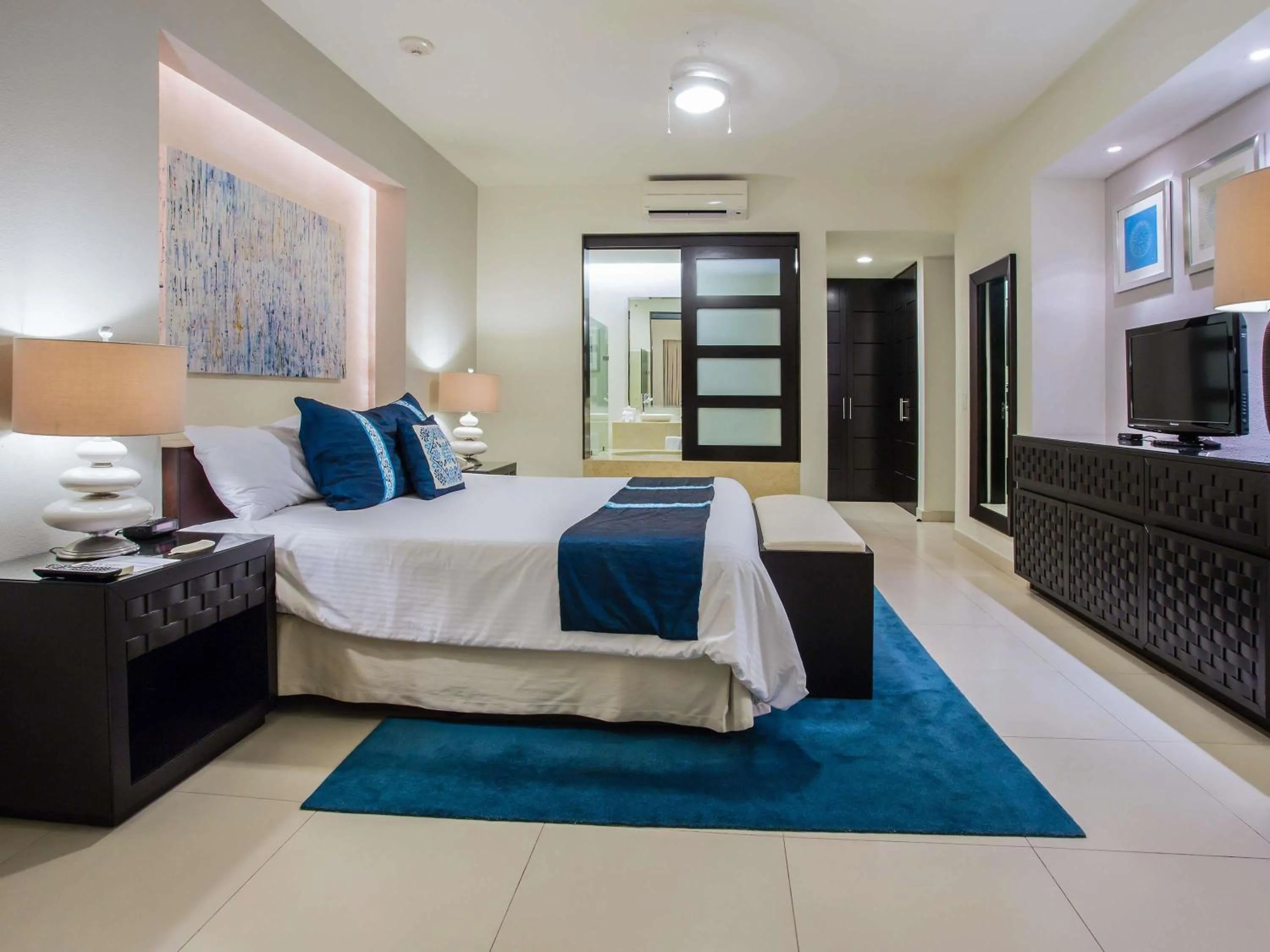 Bedroom, Bed in Marival Distinct All-Suites & World Spa - Handwritten Collection