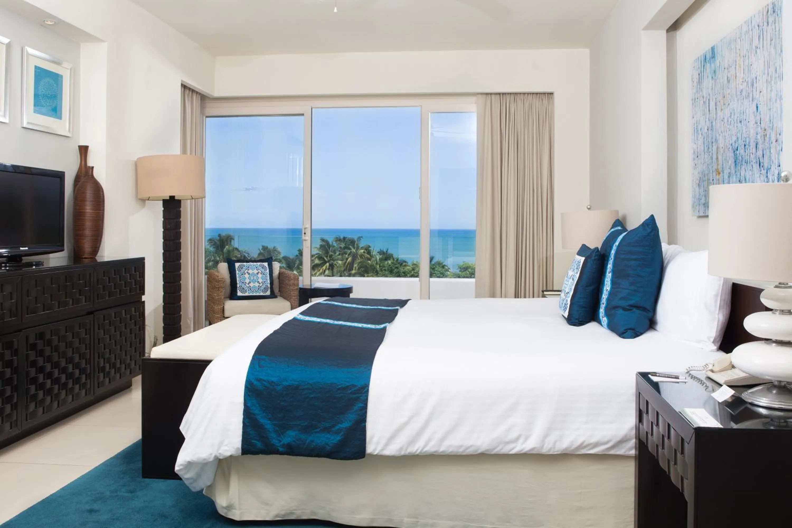 Bedroom, Bed in Marival Distinct All-Suites & World Spa - Handwritten Collection