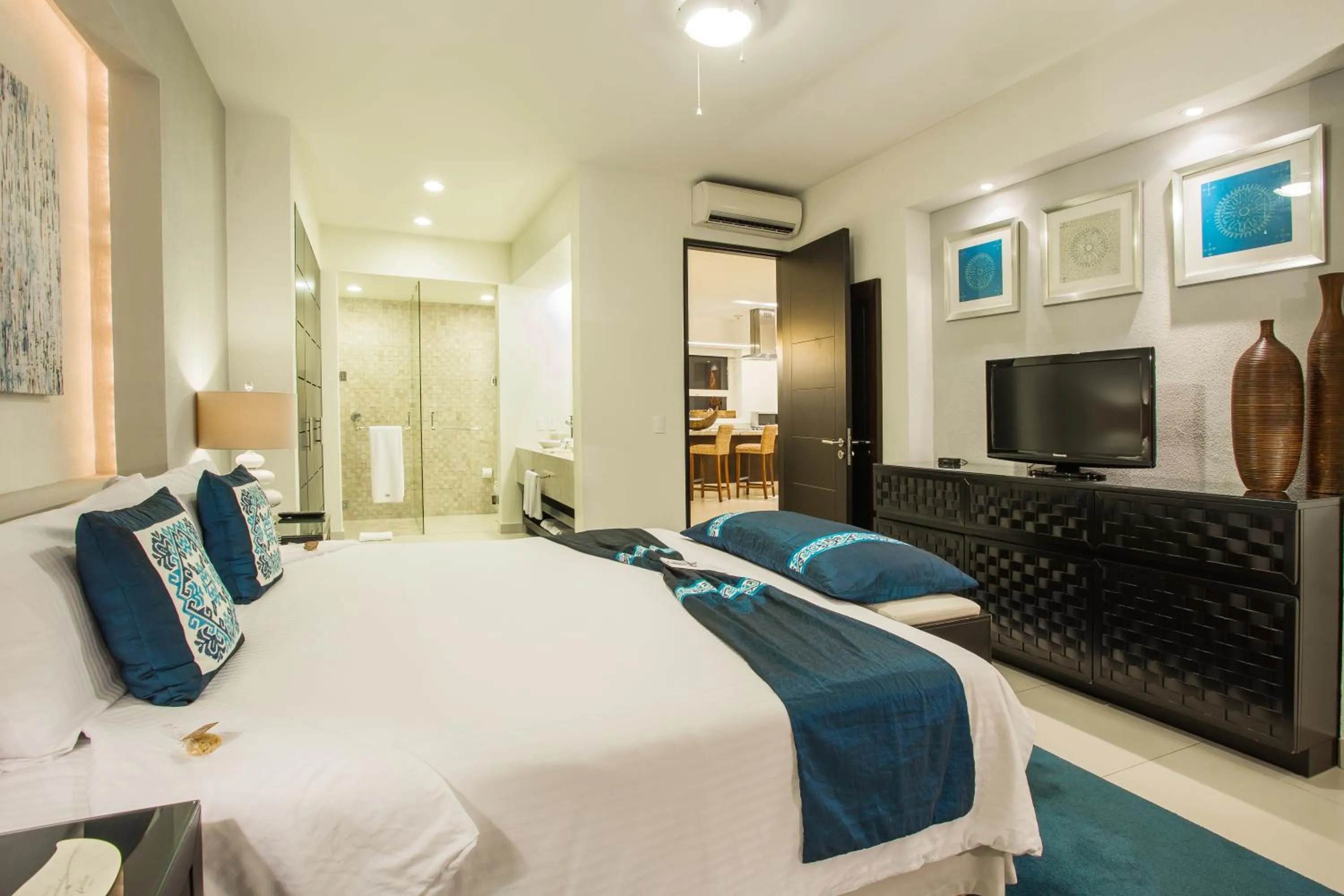 Bedroom, Bed in Marival Distinct All-Suites & World Spa - Handwritten Collection