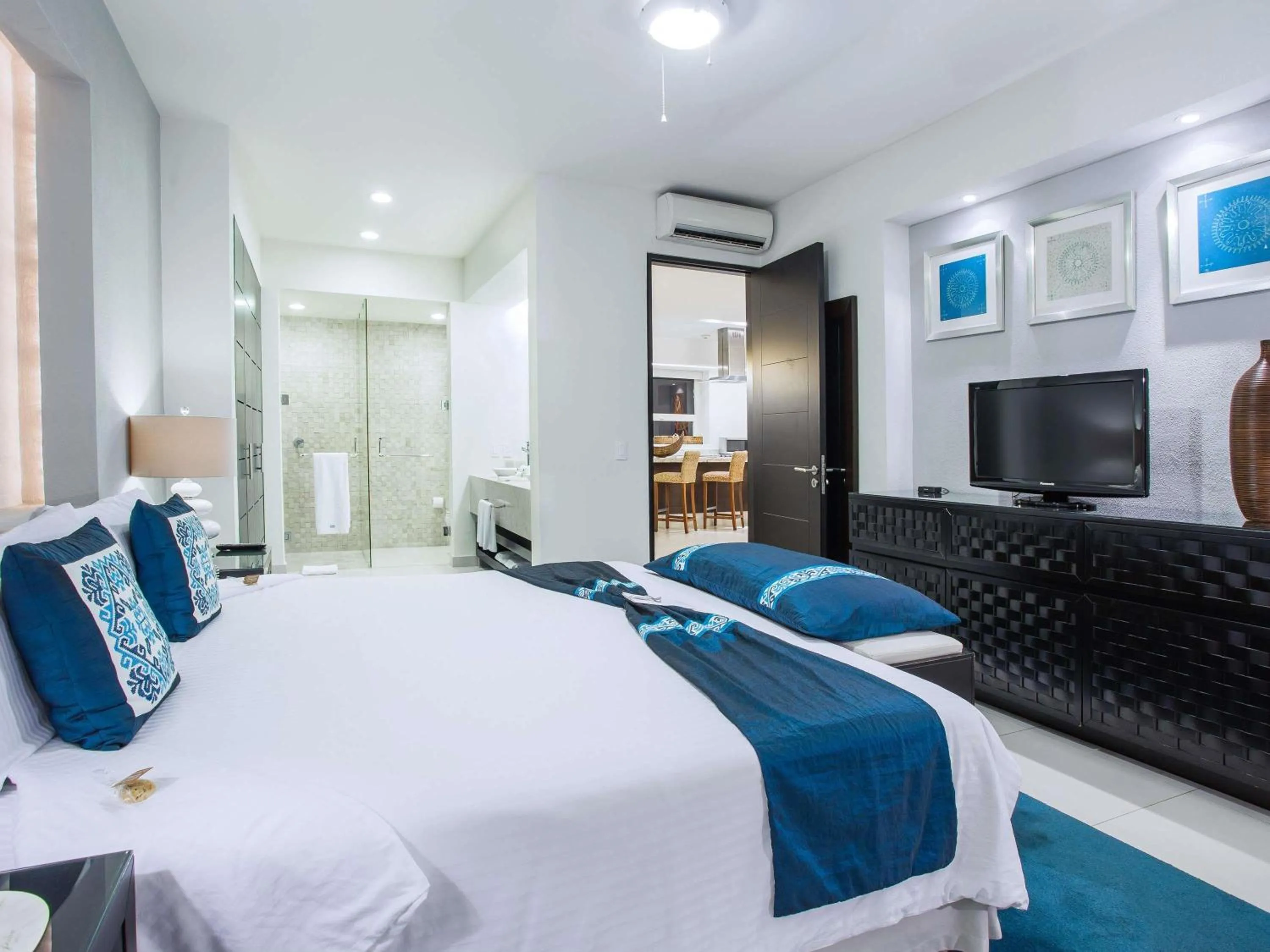 Bedroom, Bed in Marival Distinct All-Suites & World Spa - Handwritten Collection