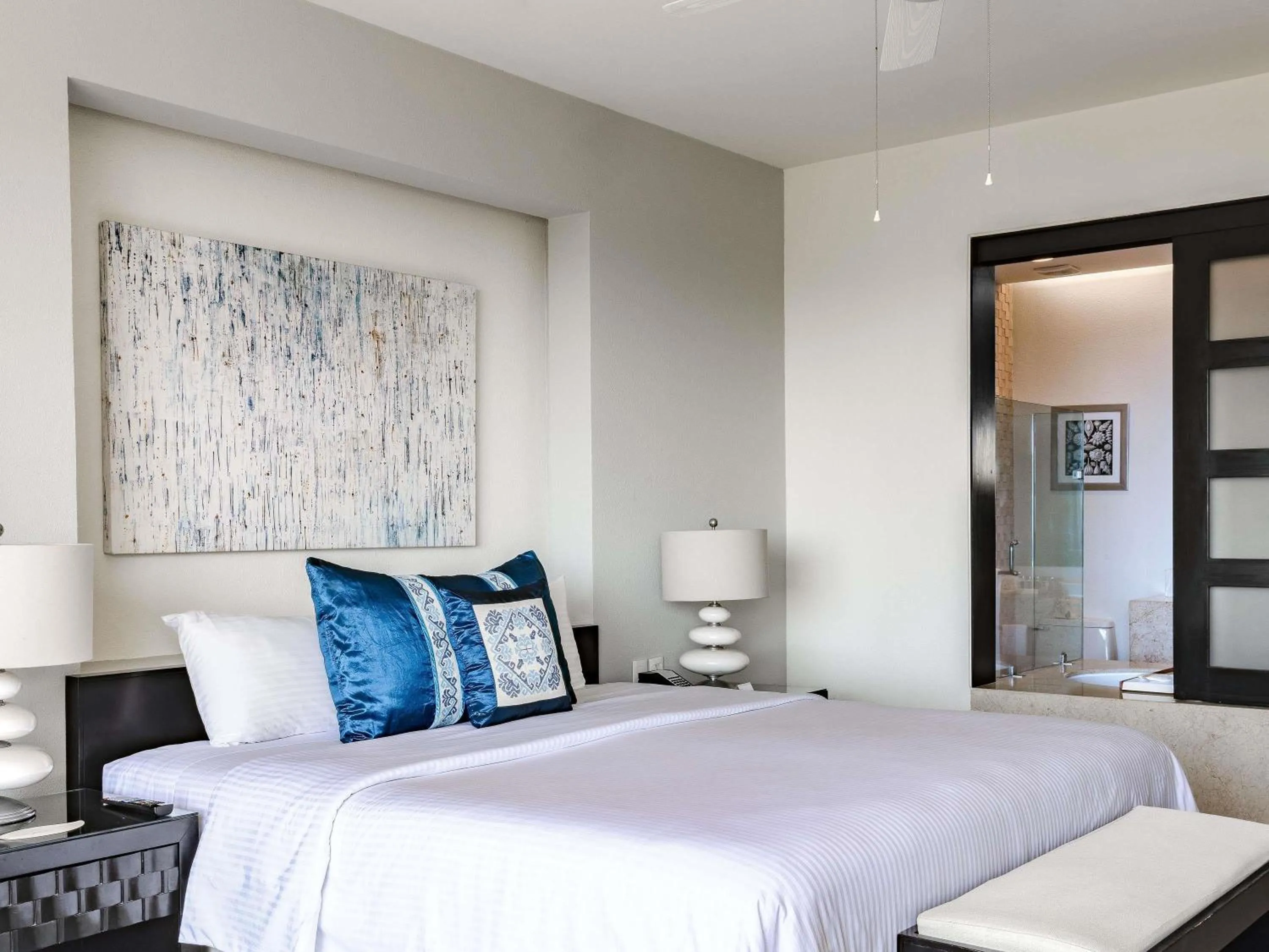 Bedroom, Bed in Marival Distinct All-Suites & World Spa - Handwritten Collection