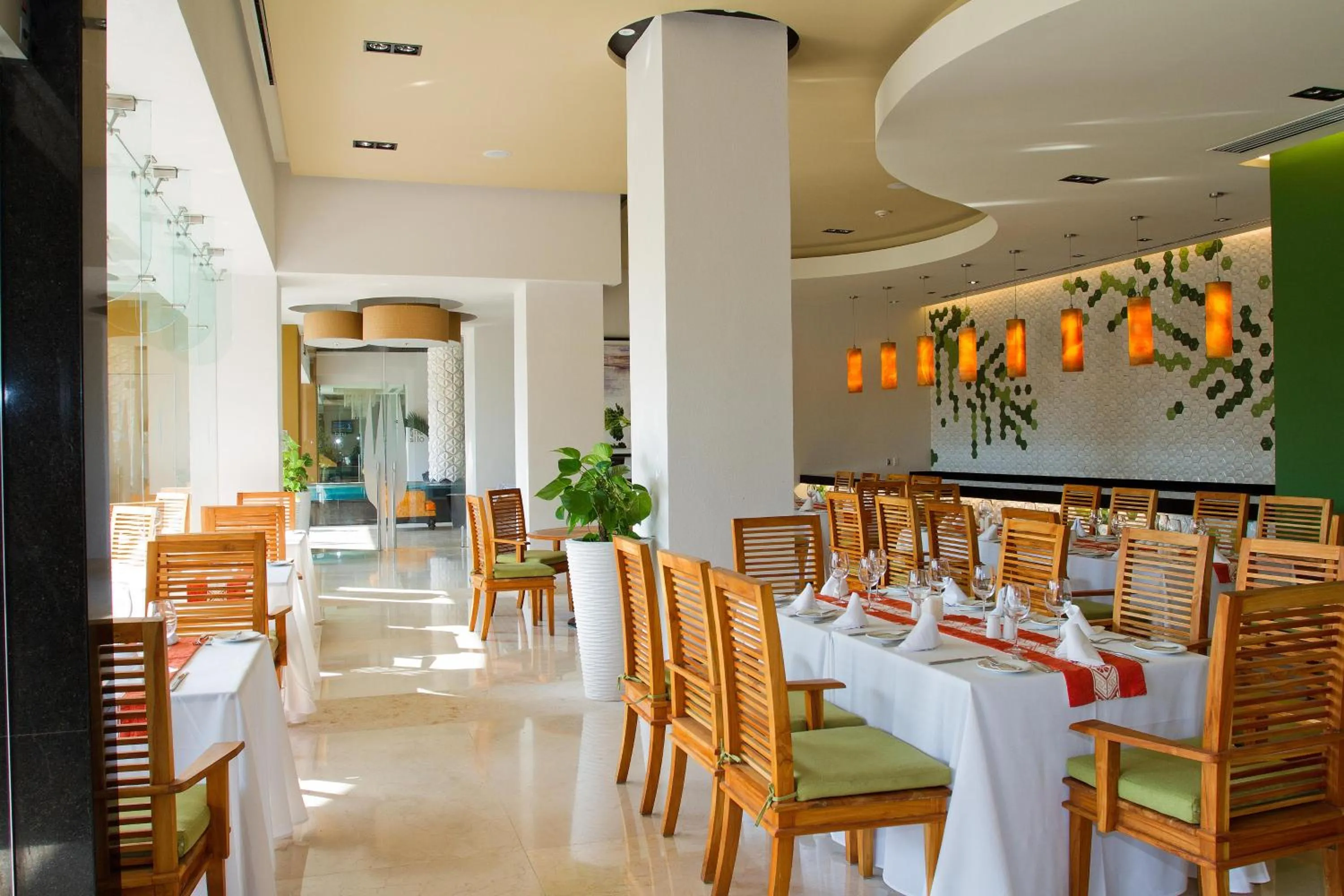 Restaurant/places to eat in Marival Distinct All-Suites & World Spa - Handwritten Collection