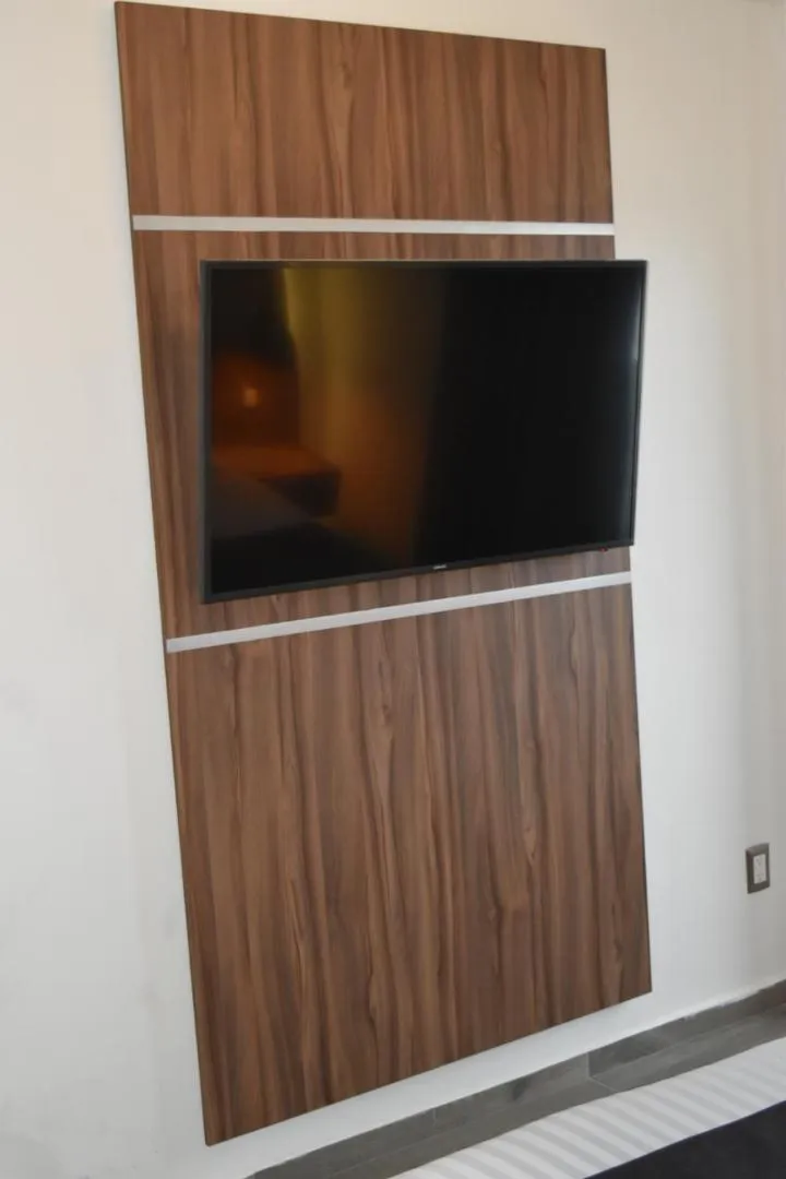 TV and multimedia in Estanza Hotel & Suites