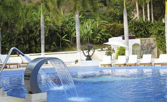 Swimming pool in Pacifica Resort Ixtapa