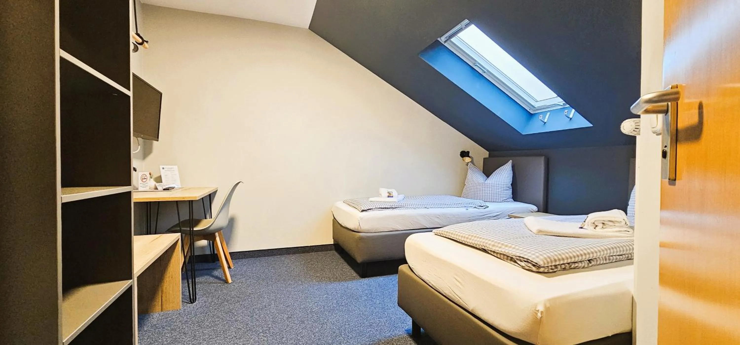 Photo of the whole room, Bed in ARRIVEL Pension Pliening - bisher Novitel