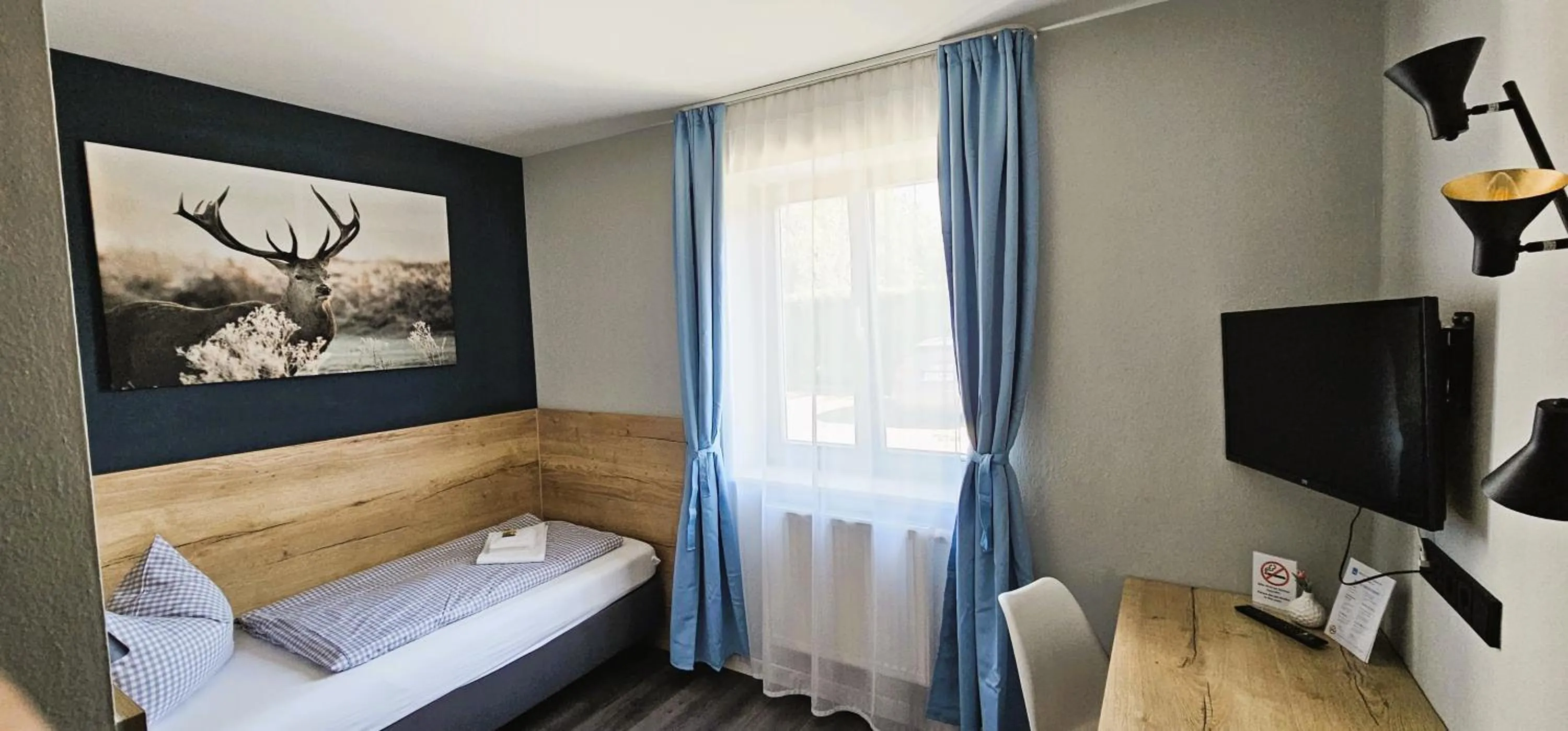 Photo of the whole room, Bed in ARRIVEL Pension Pliening - bisher Novitel