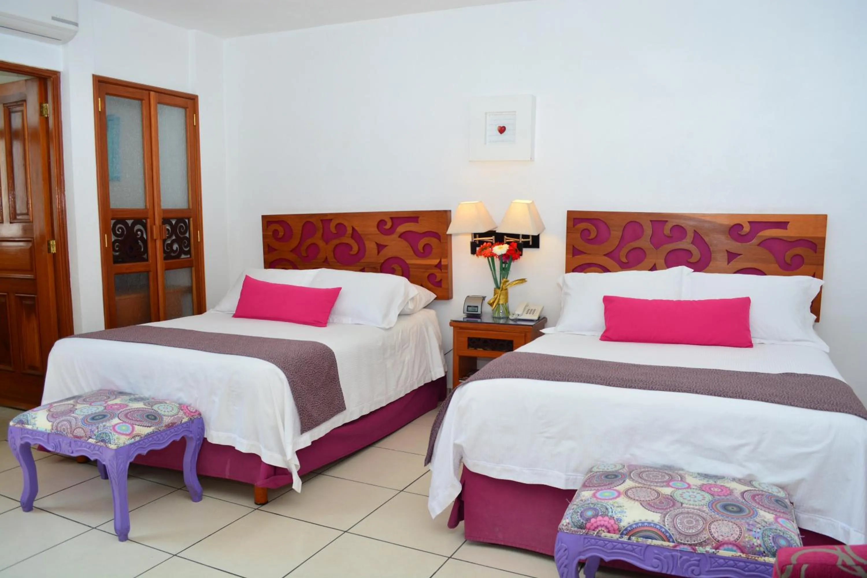 Photo of the whole room, Bed in Boutique Pueblo Lindo