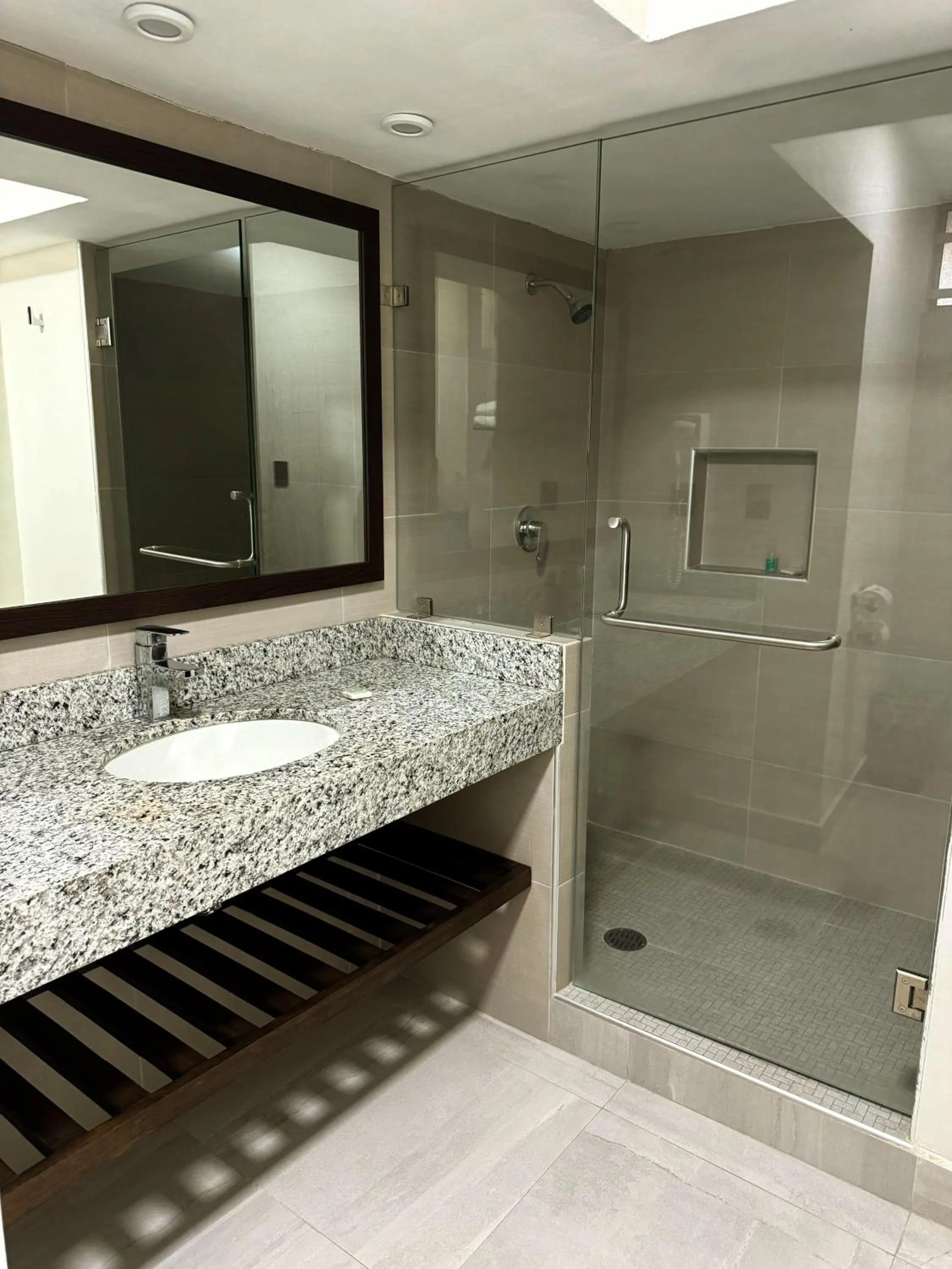 Shower in Hacienda Mazatlán sea view