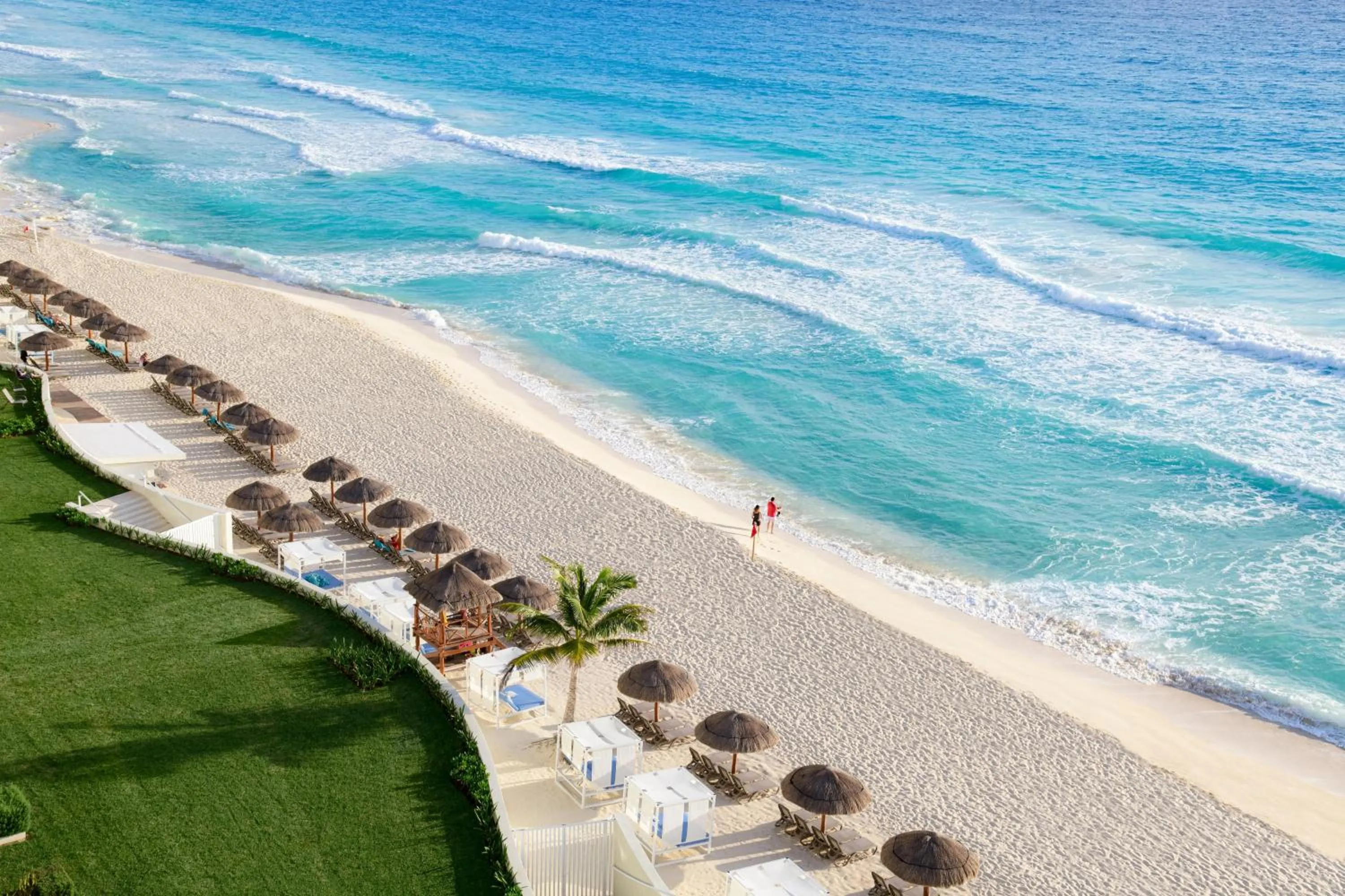 Property building in Hilton Cancun Mar Caribe All-Inclusive Resort