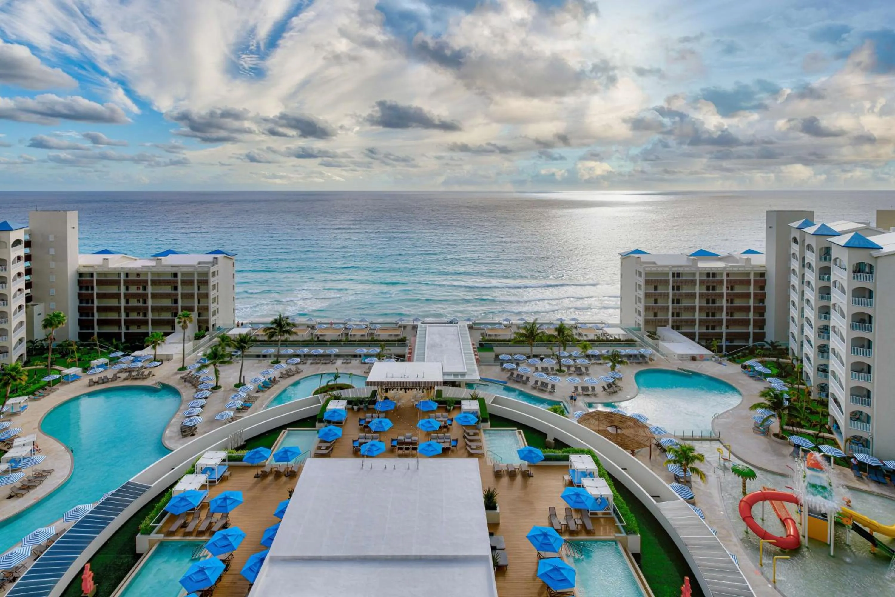 Property building in Hilton Cancun Mar Caribe All-Inclusive Resort