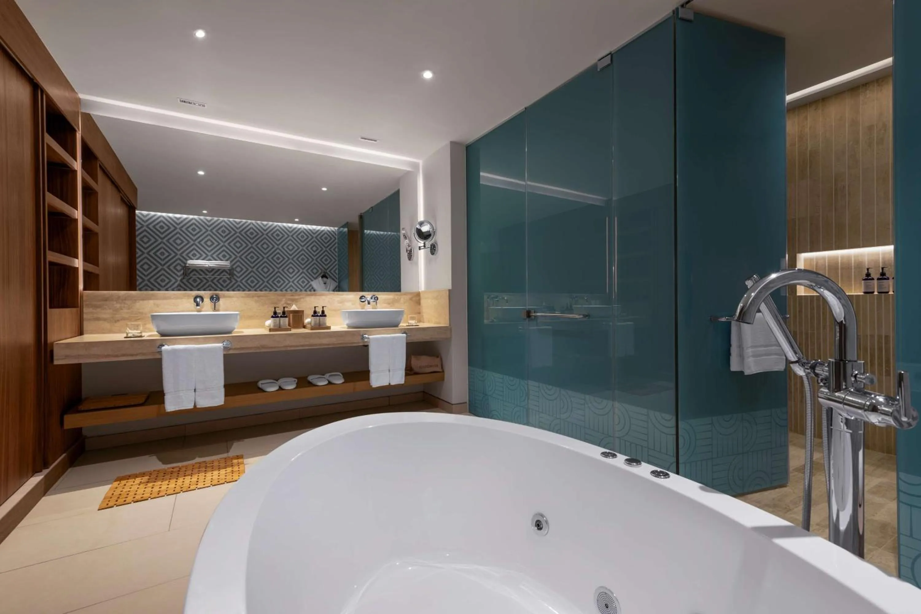 Bathroom in Hilton Cancun Mar Caribe All-Inclusive Resort