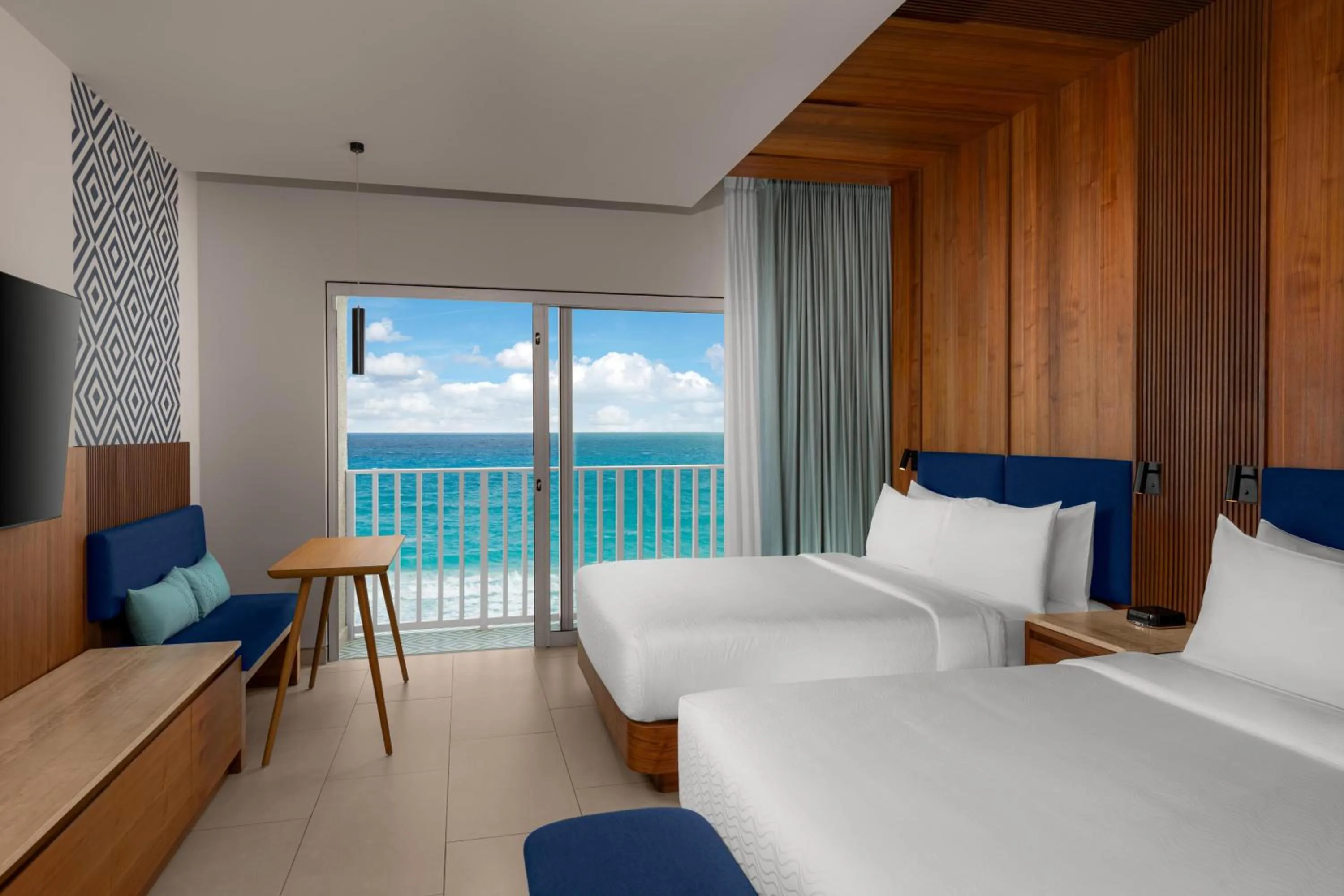 Bed in Hilton Cancun Mar Caribe All-Inclusive Resort
