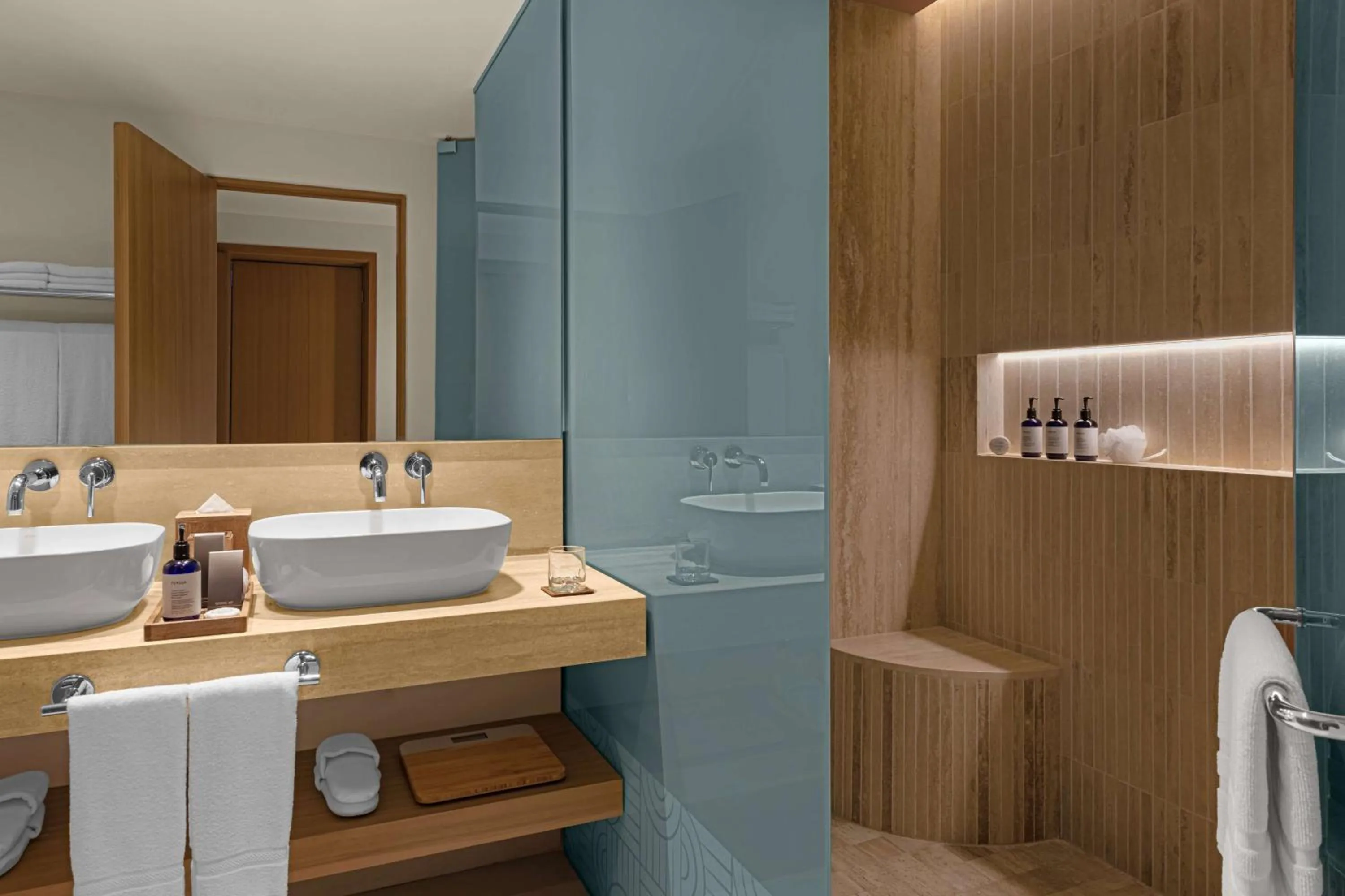 Bathroom in Hilton Cancun Mar Caribe All-Inclusive Resort