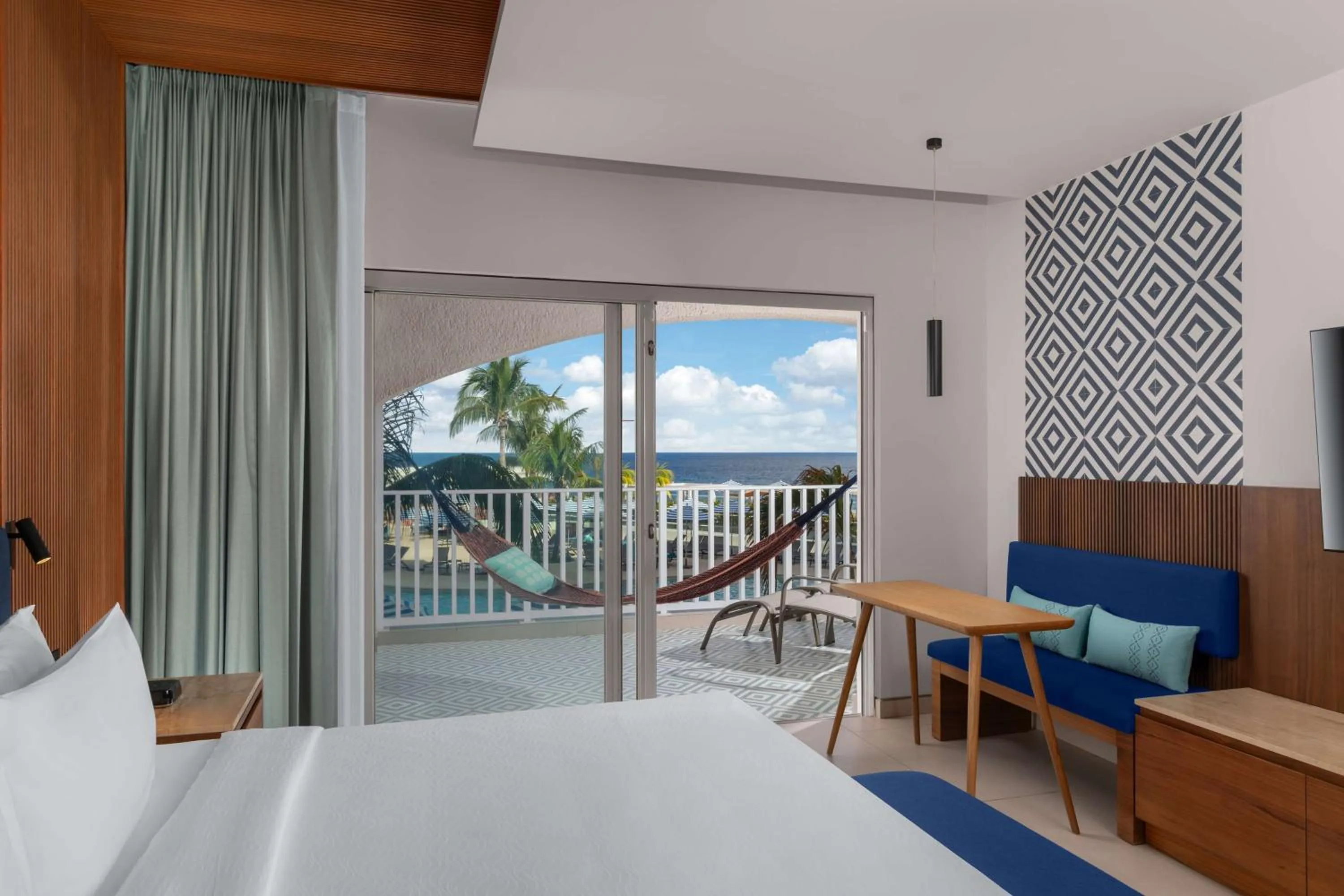 Bed in Hilton Cancun Mar Caribe All-Inclusive Resort