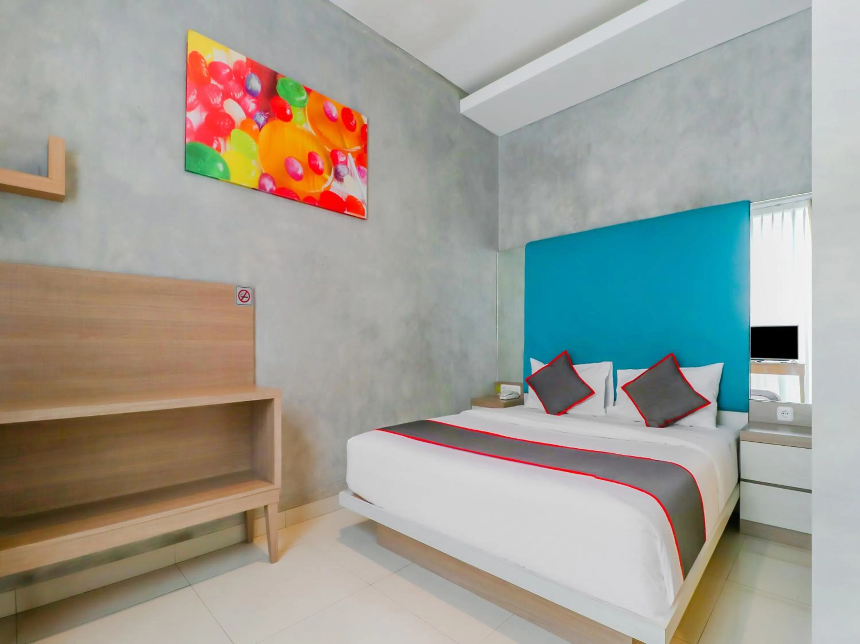 Deluxe King Room in Super OYO Collection O 31 The Batik Bed And Coffee Bandung