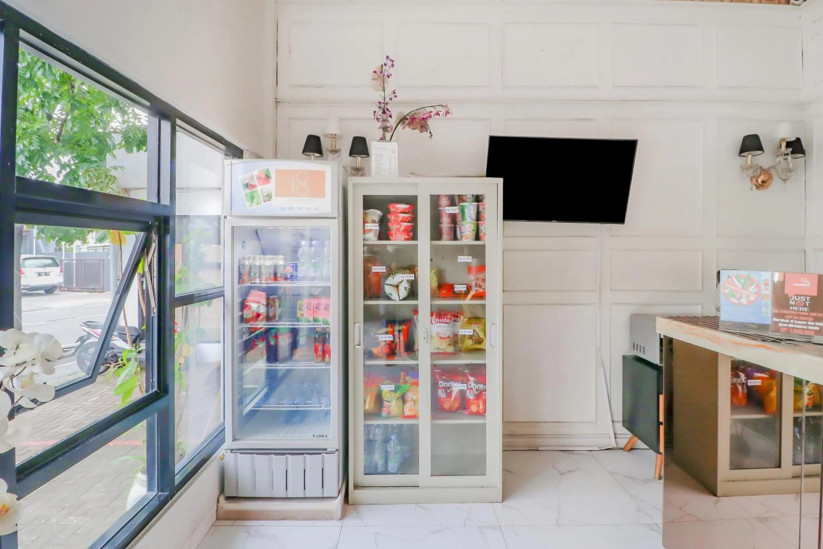 Lobby or reception in Super OYO Collection O 31 The Batik Bed And Coffee Bandung