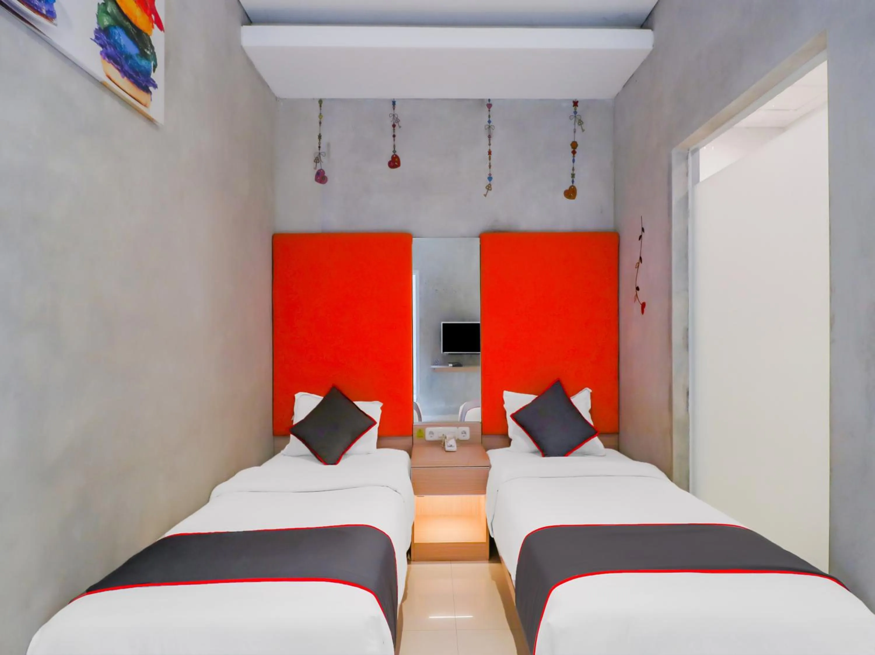 Economy Twin Room in Super OYO Collection O 31 The Batik Bed And Coffee Bandung