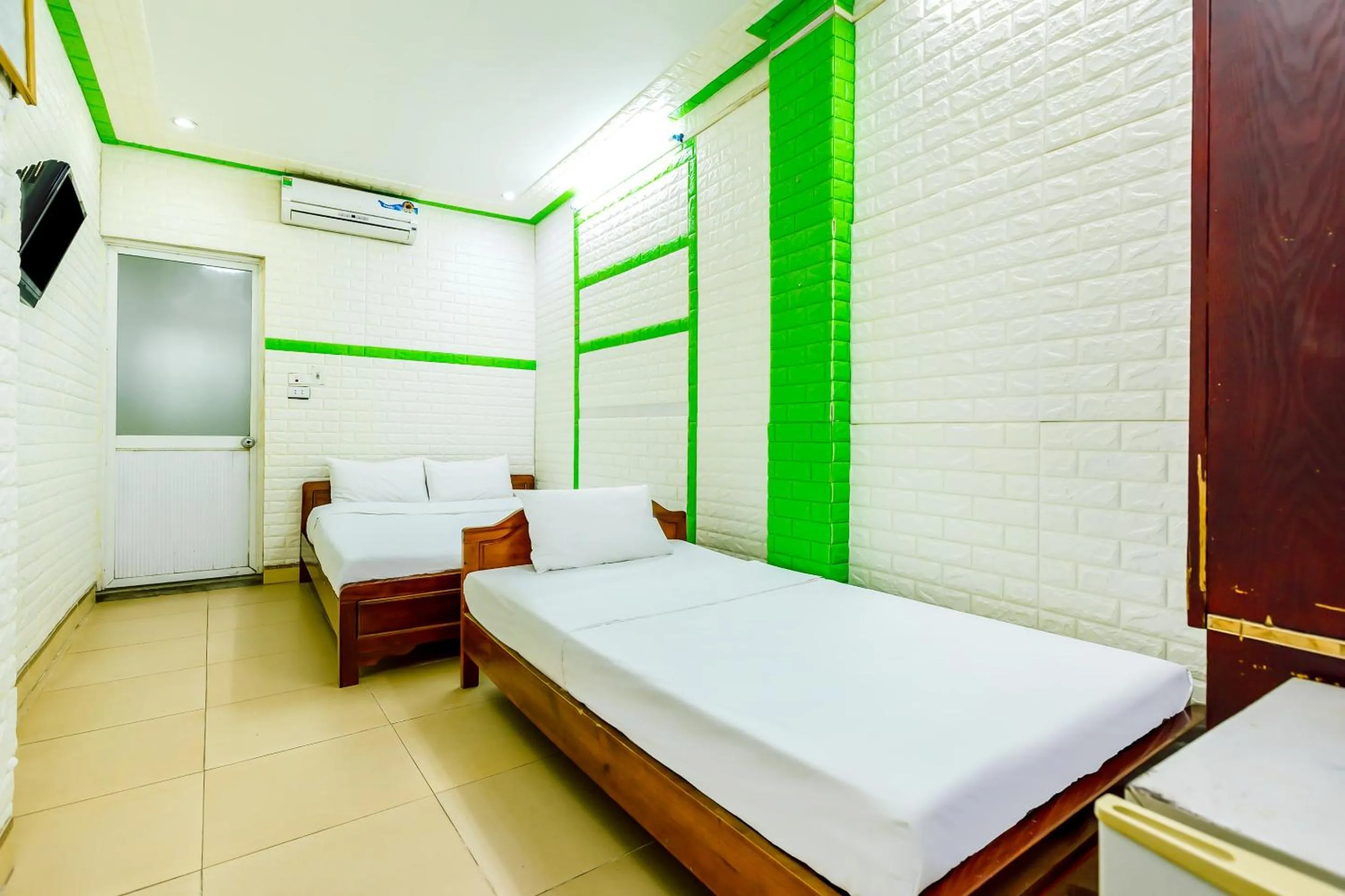 Bedroom, Bed in OYO 604 Queen Hotel spot-on