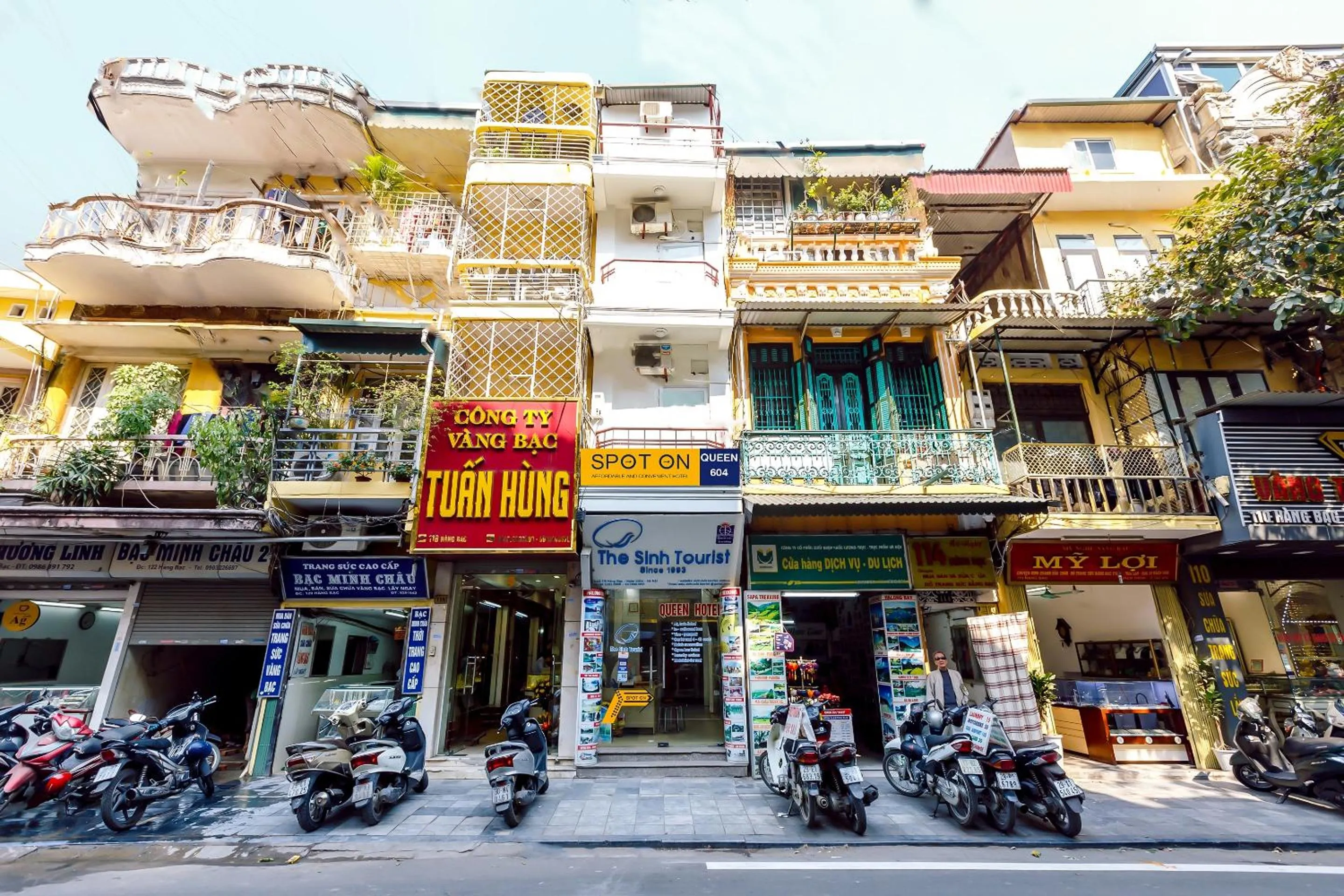 Facade/entrance in OYO 604 Queen Hotel spot-on