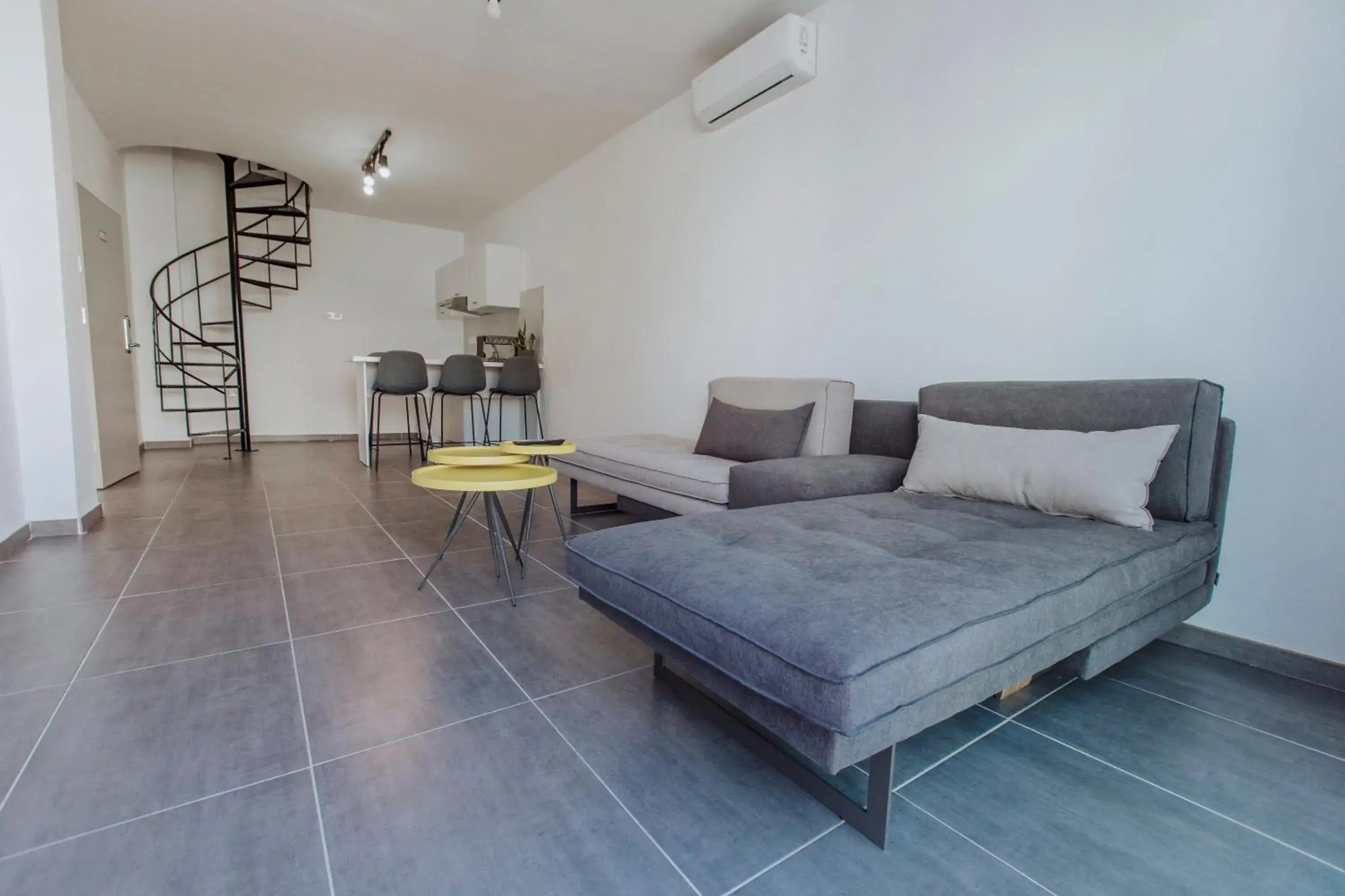 Family Apartment - Split Level (2 Adults + 2 Children) in River View Boutique Apts Family Apartment - Split Level (2 Adults + 2 Children) in River View Boutique Apts