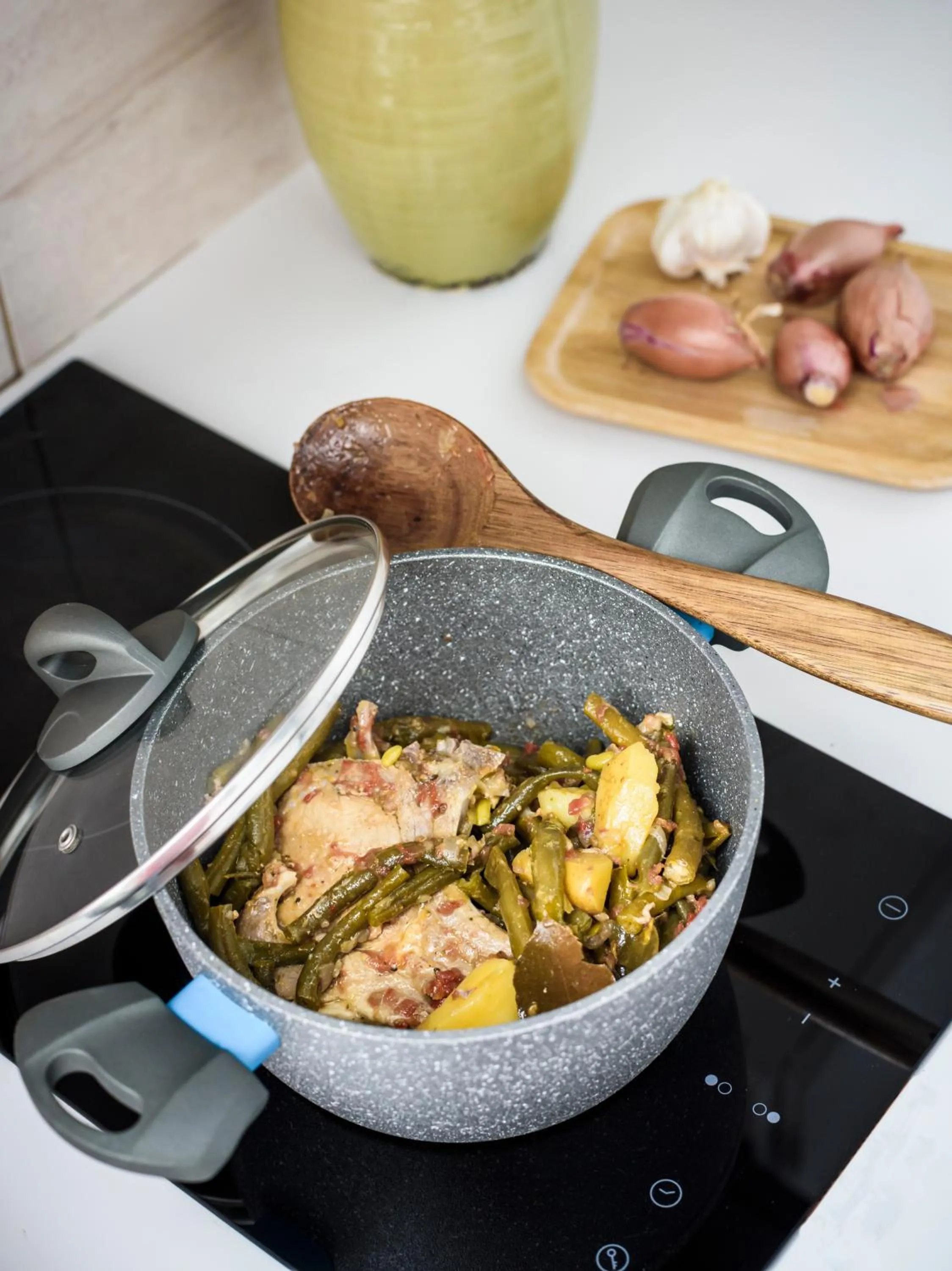 Food and drinks in River View Boutique Apts