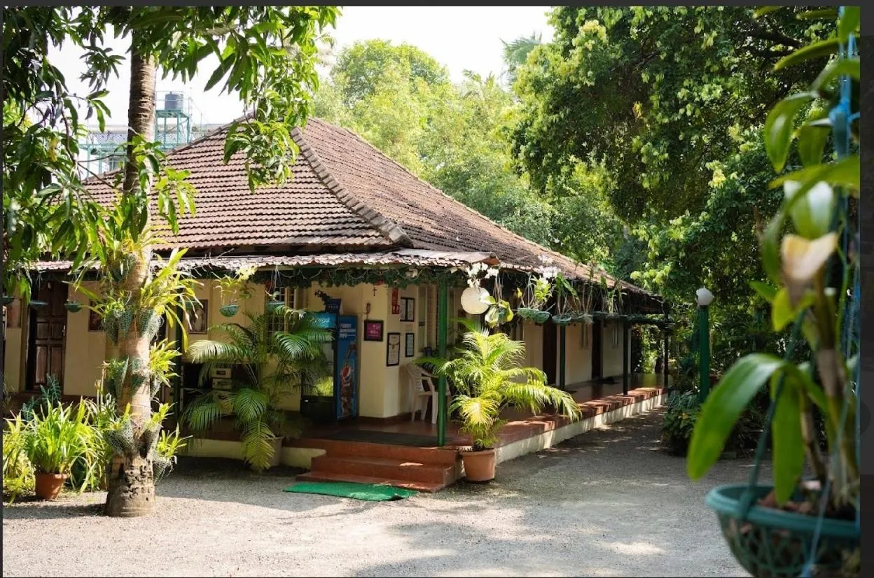 Palm Grove Service Villa