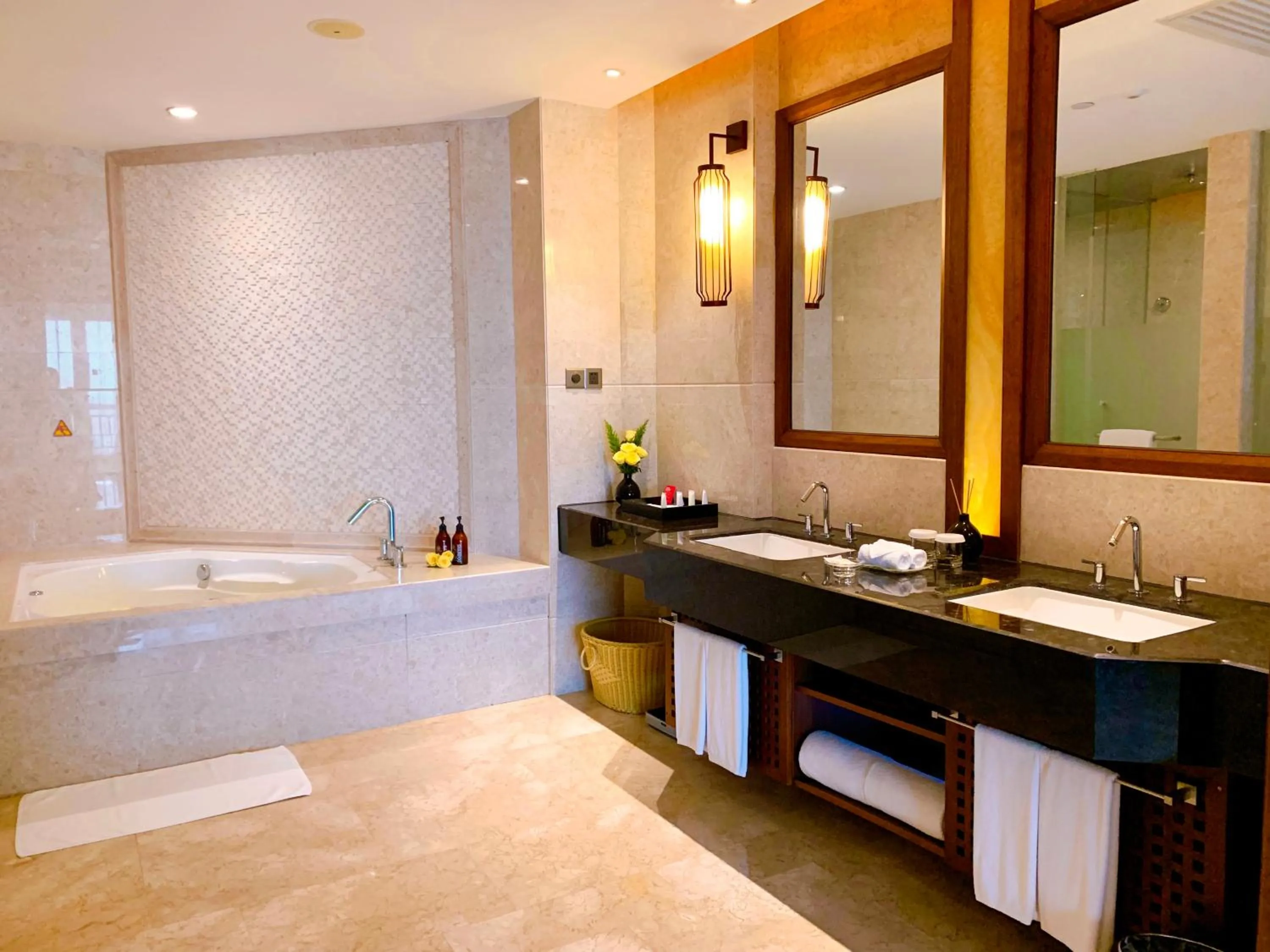 Bathroom, Bed in Crowne Plaza Danang Hotel & Resort