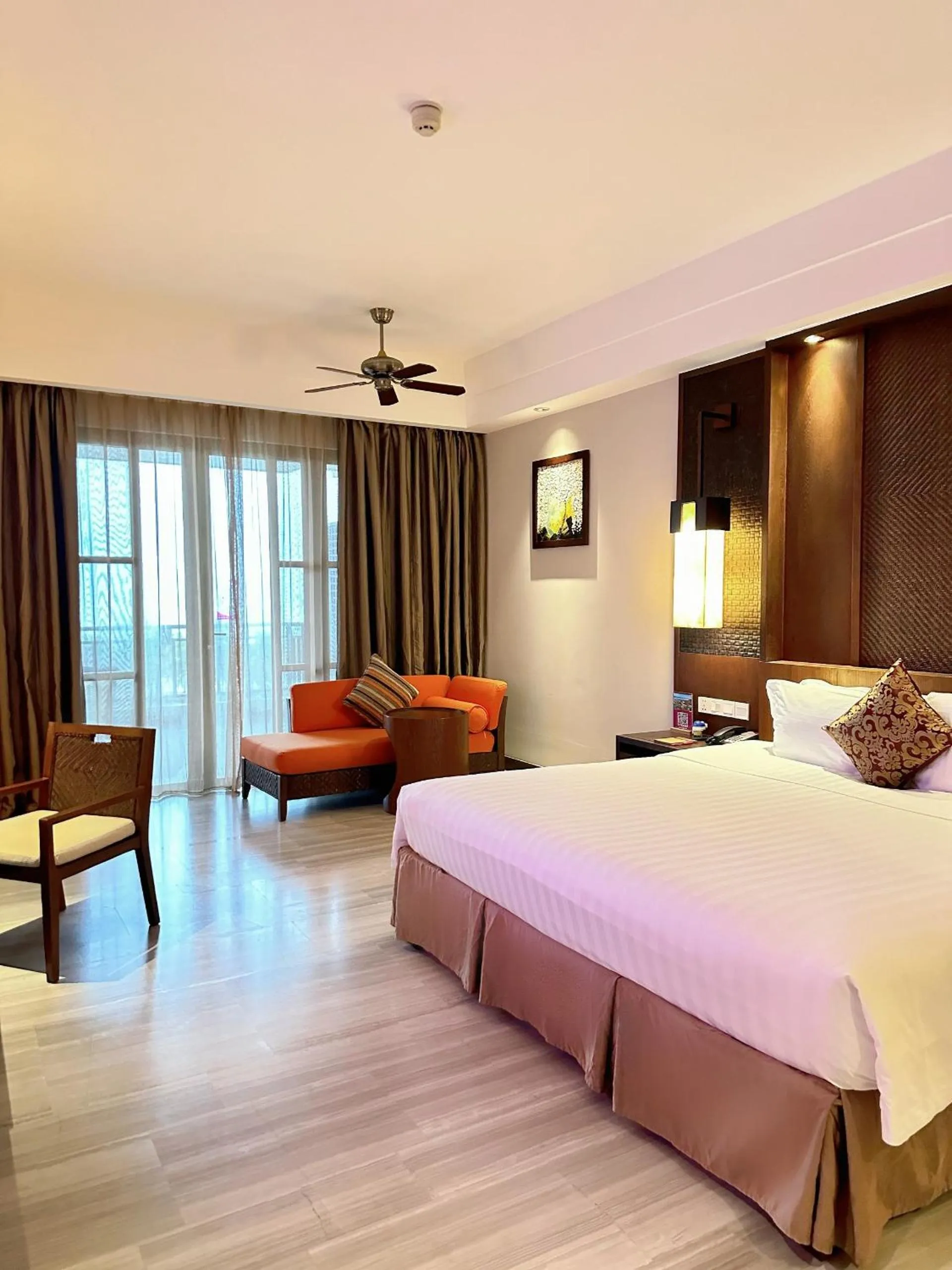 Bedroom, Bed in Crowne Plaza Danang Hotel & Resort
