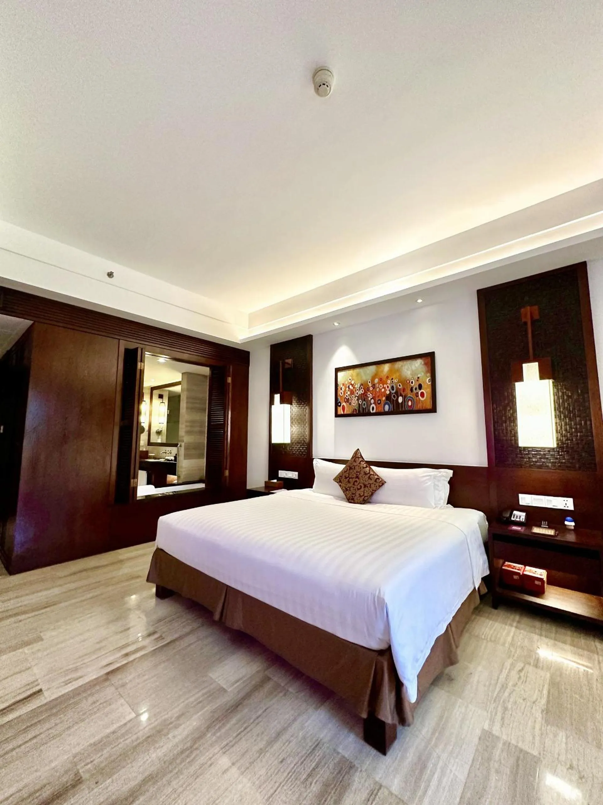 Bed in Crowne Plaza Danang Hotel & Resort