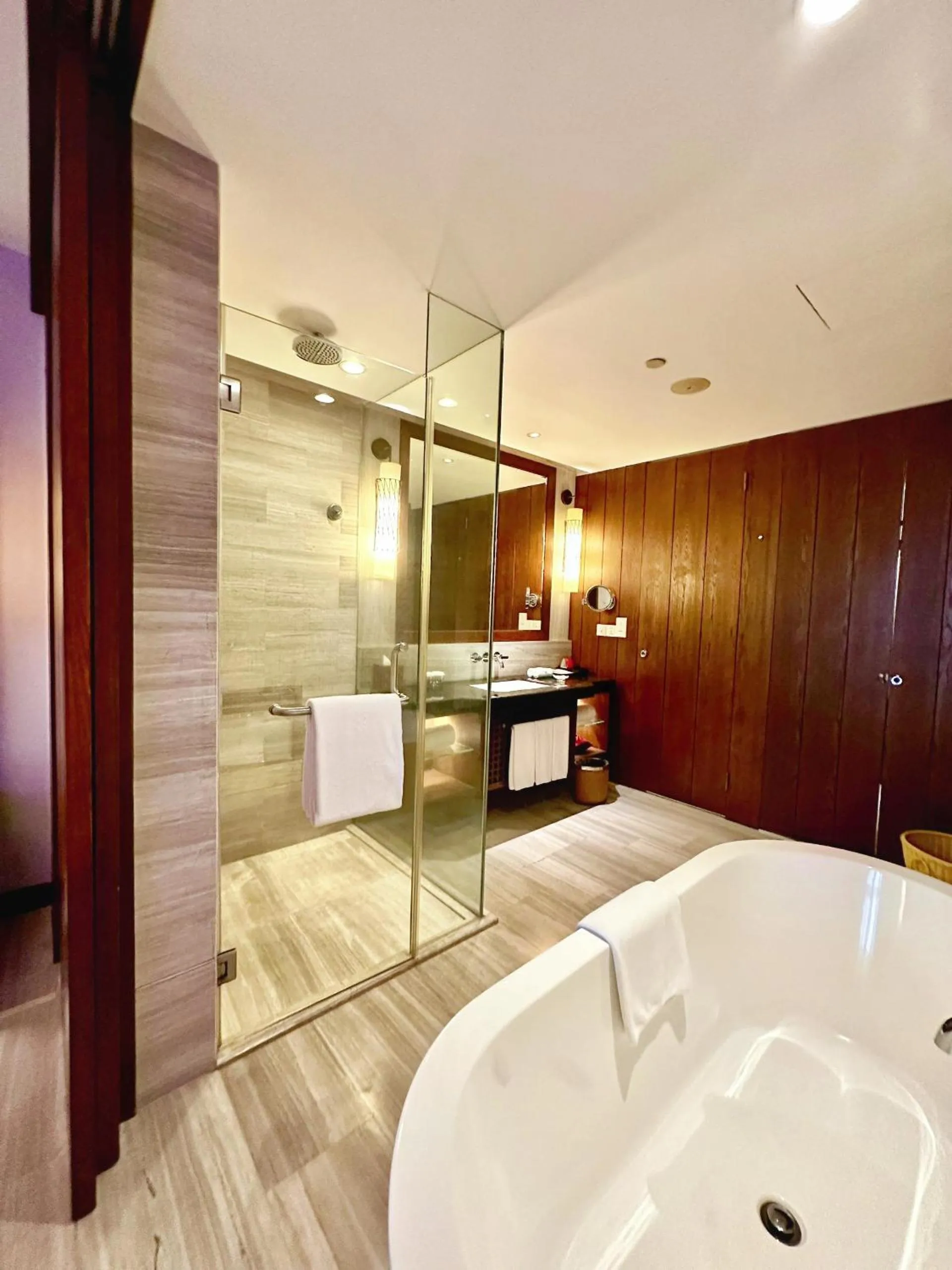 Shower in Crowne Plaza Danang Hotel & Resort