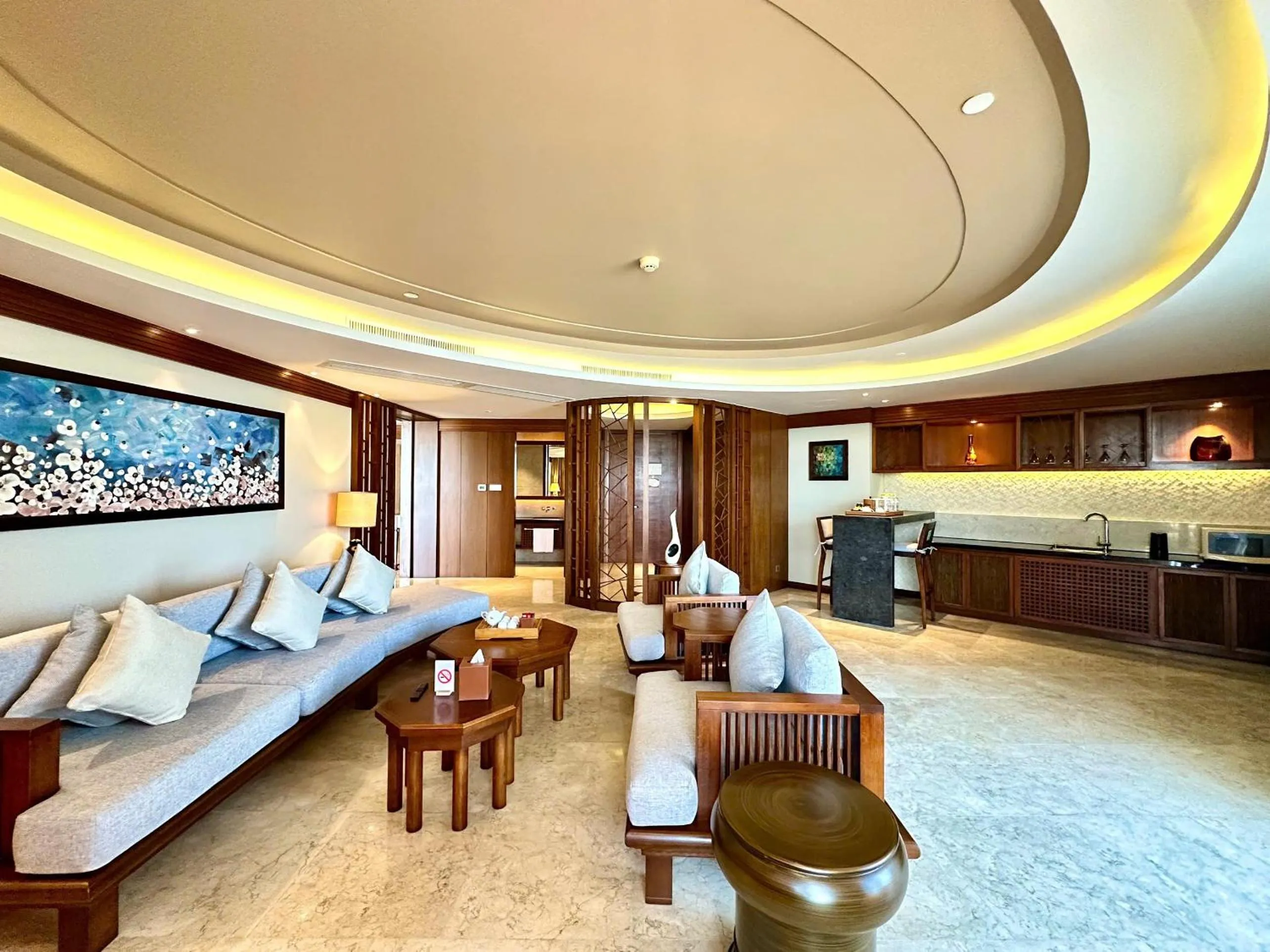 Living room in Crowne Plaza Danang Hotel & Resort