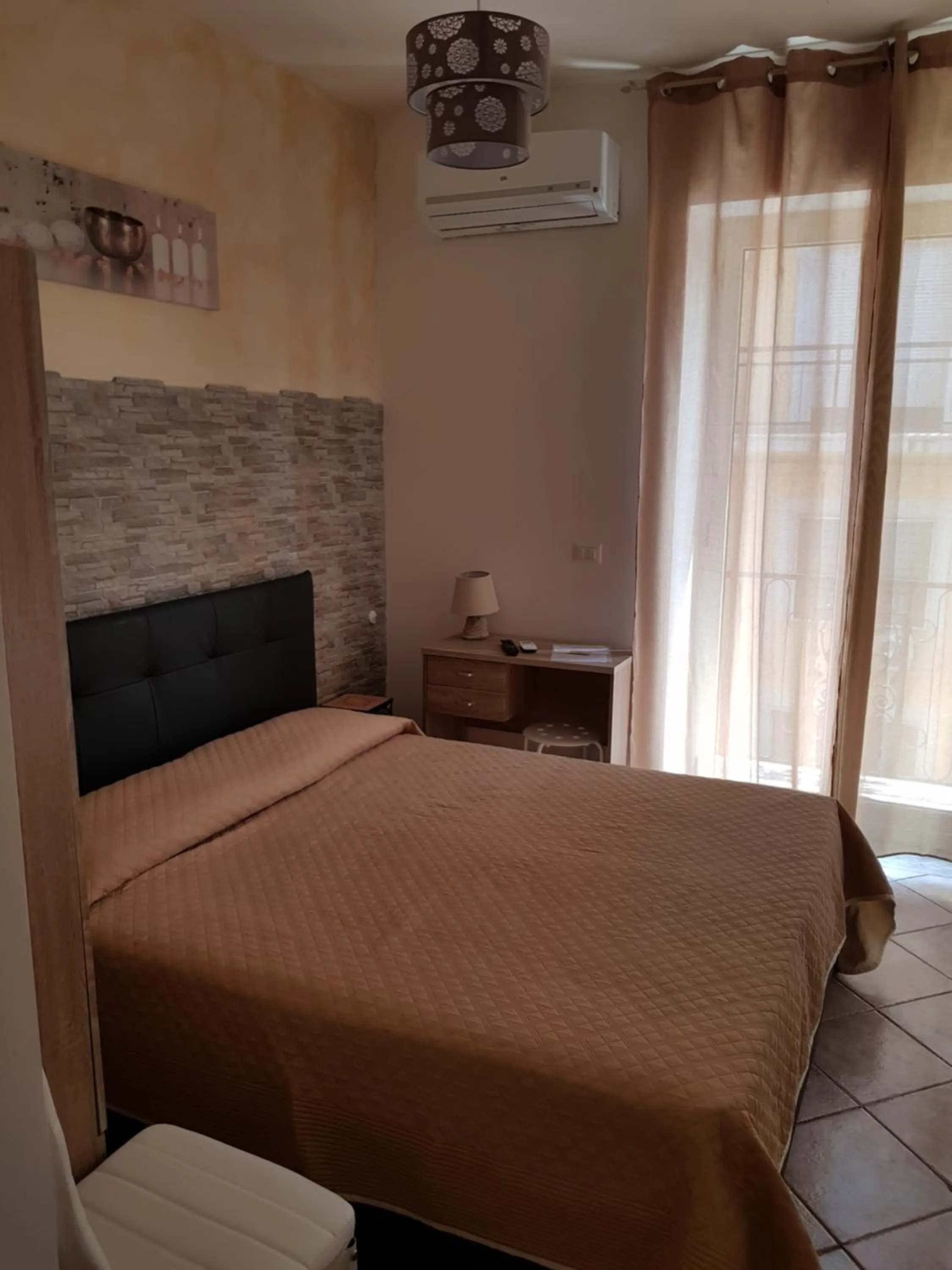 Decorative detail, Bed in B&B Dimora del centro