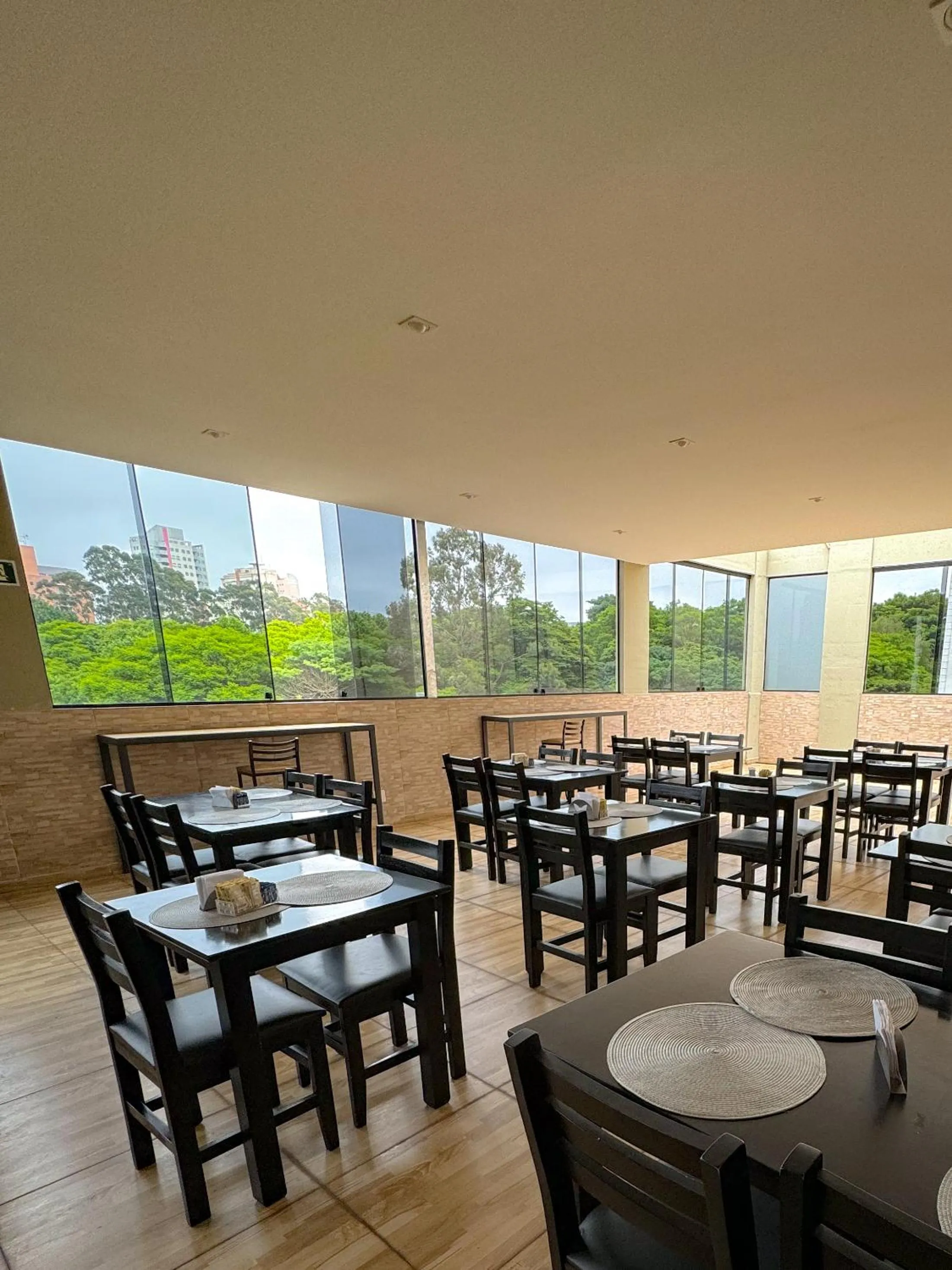 Restaurant/places to eat in Hotel Pigalle, próximo a Expo São Paulo