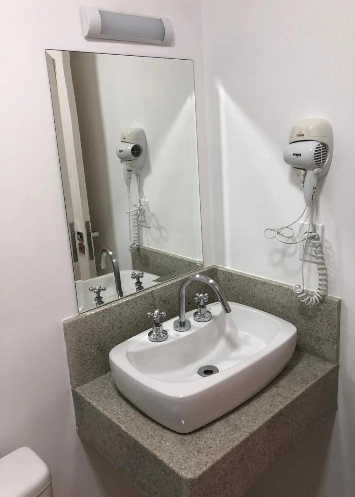 Bathroom in Hotel Pigalle, próximo a Expo São Paulo