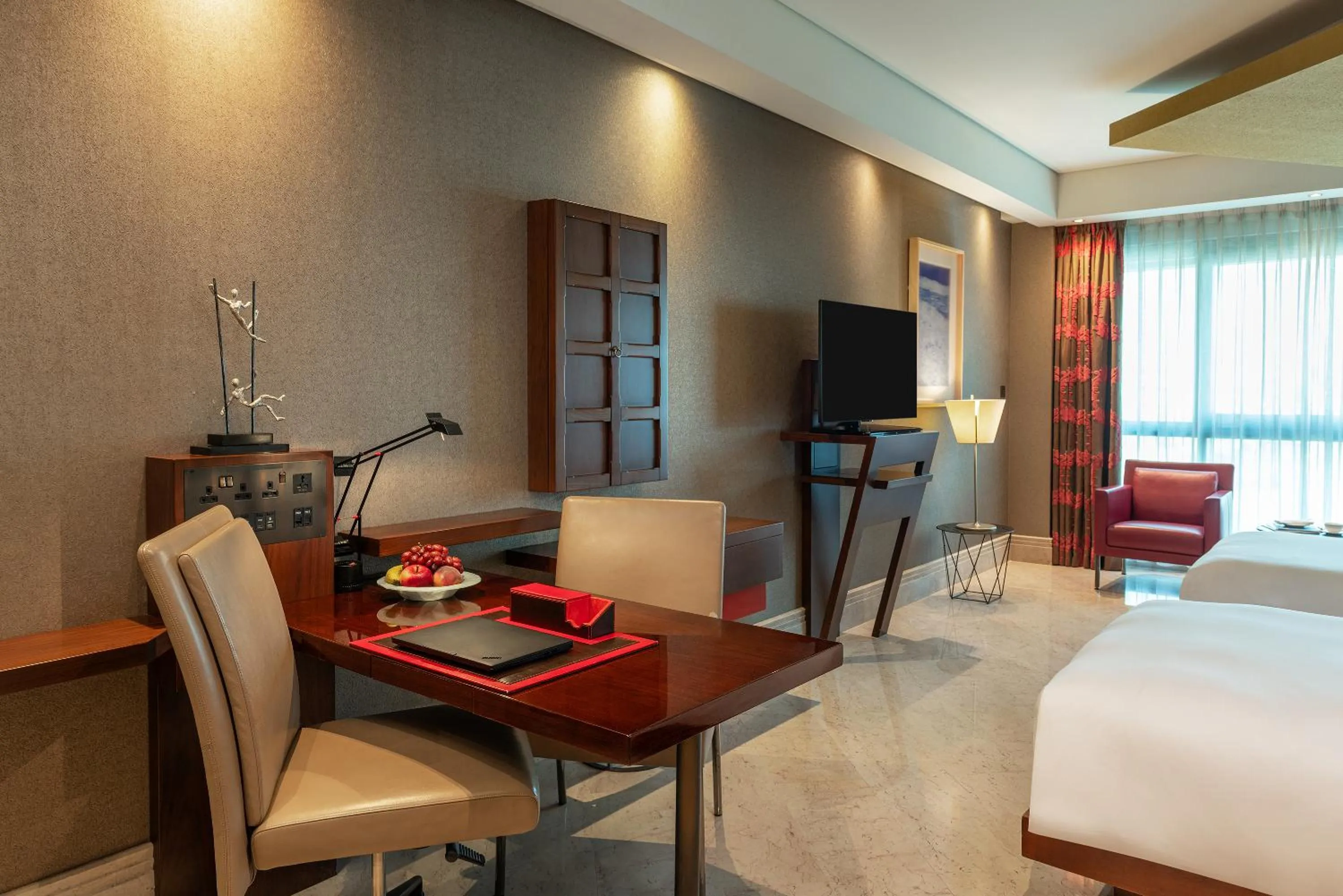 Dining area, Bed in The Creekside Hotel, Dubai - an Accor Hotel