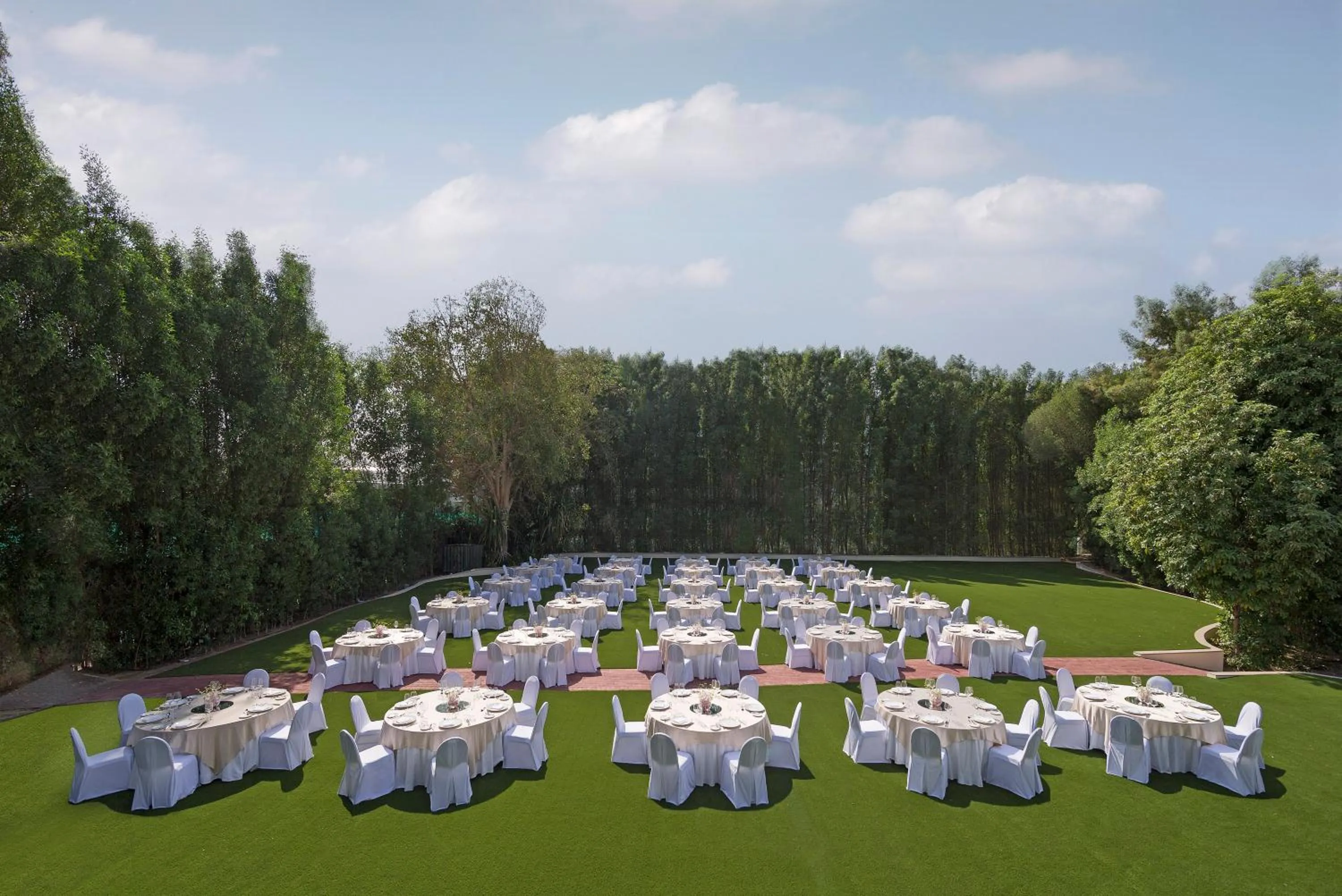 Business facilities in Jumeirah Creekside Dubai