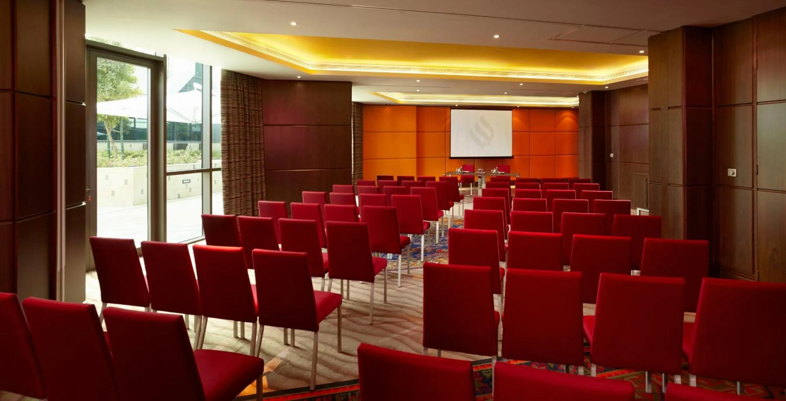 Business facilities in Jumeirah Creekside Dubai
