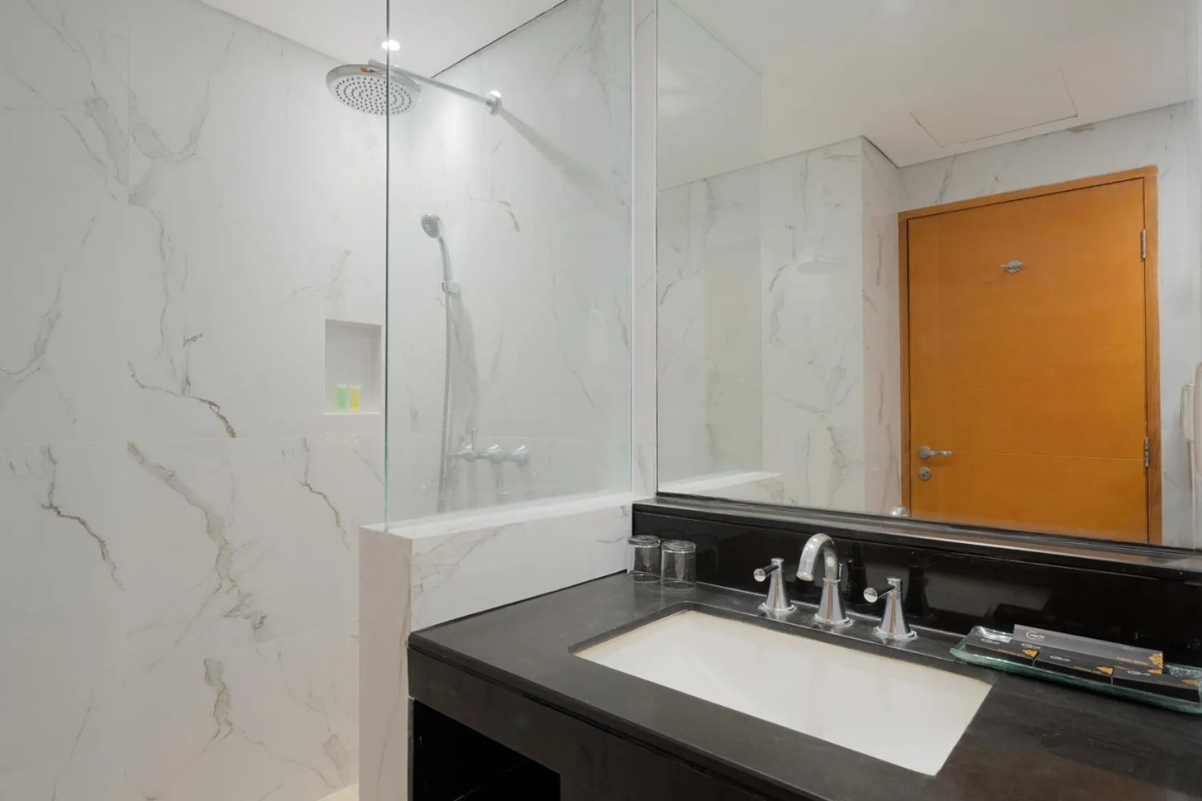 Shower, Bathroom in Hotel Santika Jemursari