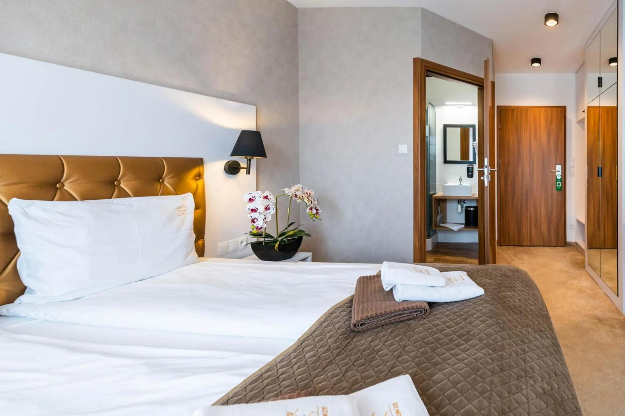 Bed in Amber Park Spa