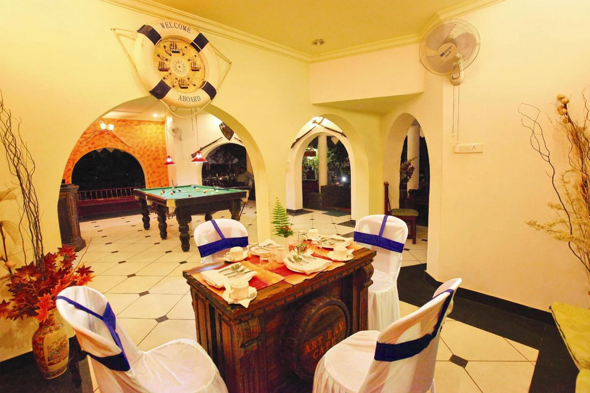 Restaurant/places to eat in Emarald Resort