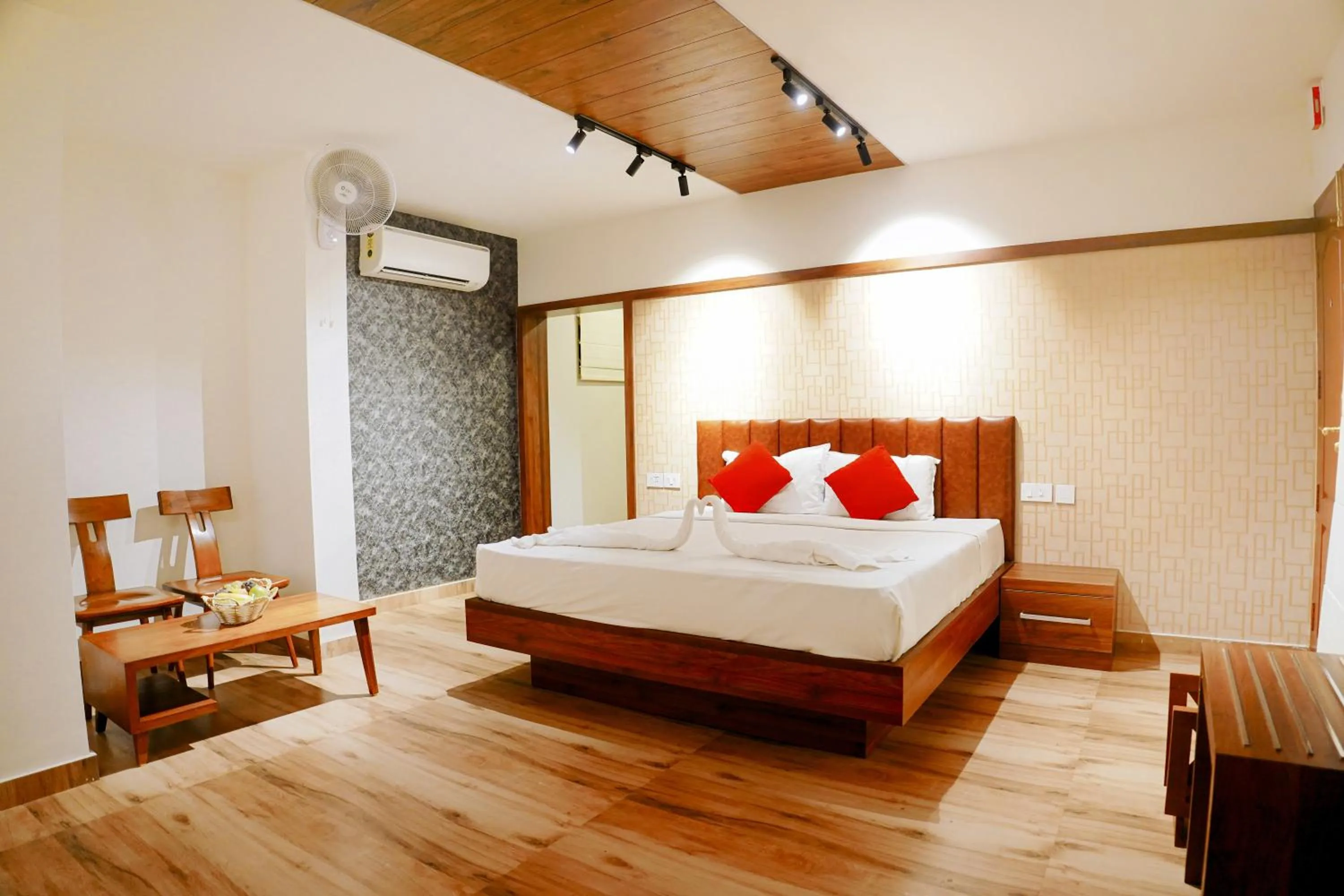 Bedroom, Bed in Emarald Resort