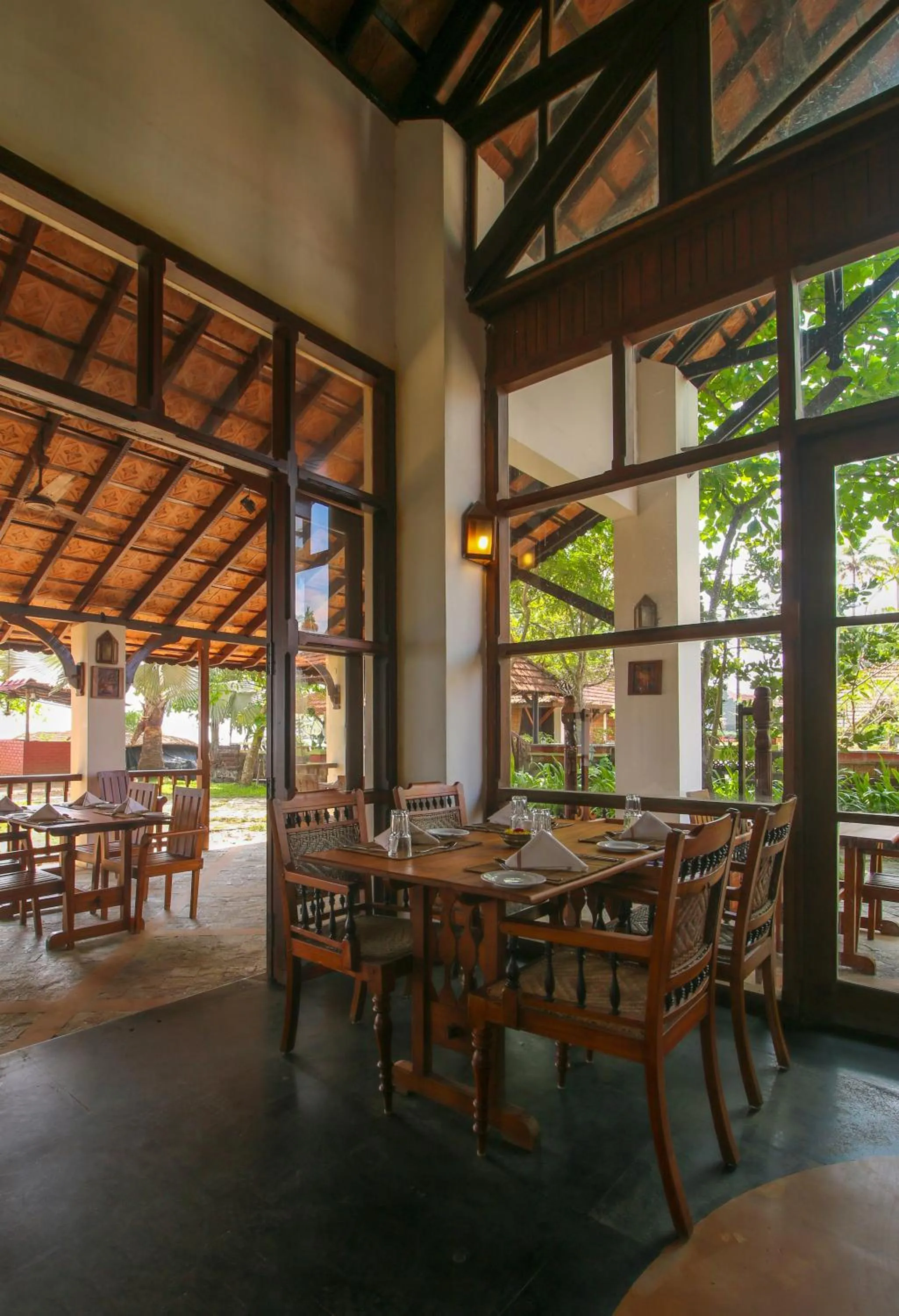 Restaurant/places to eat in Punnamada Resort