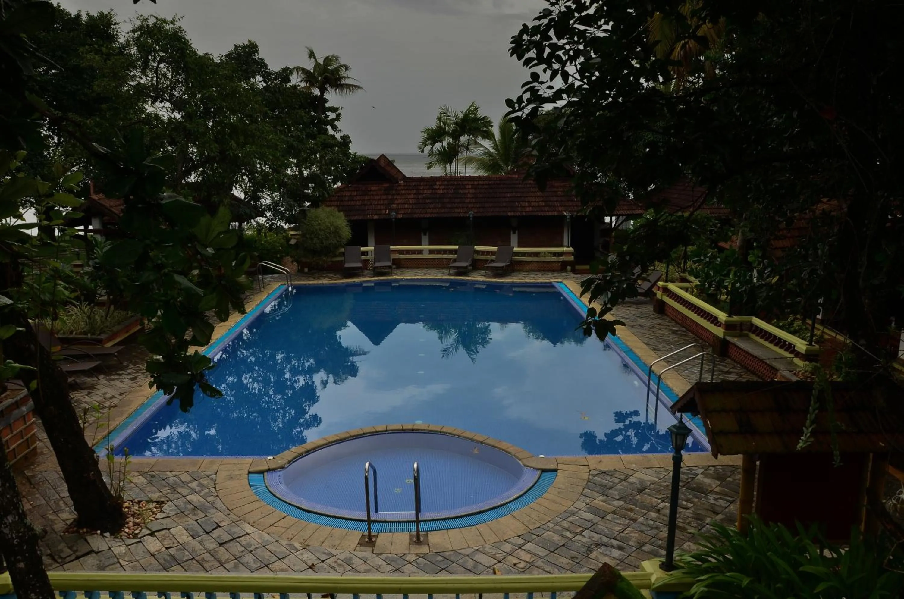 Swimming pool in Punnamada Resort