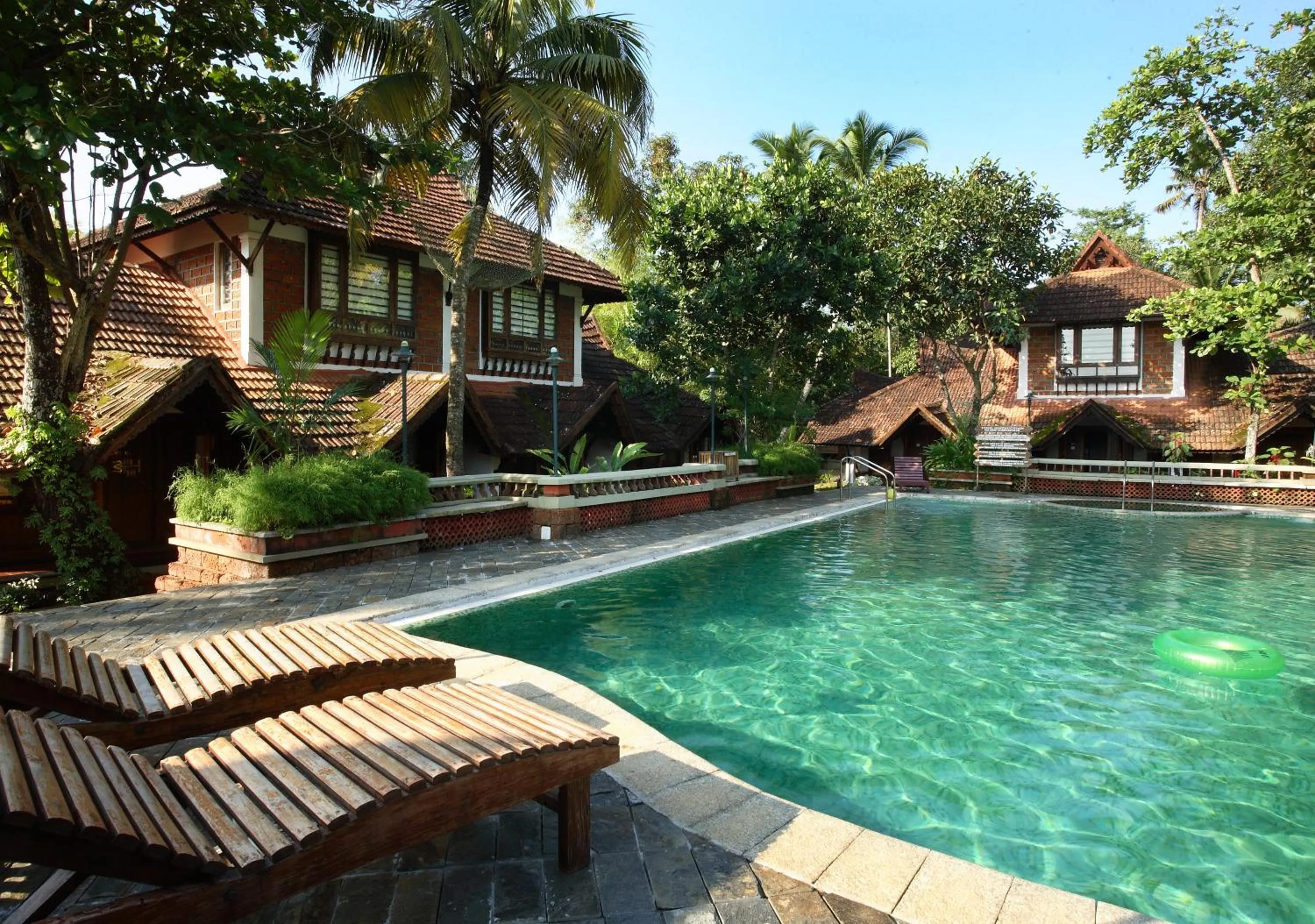 Swimming pool in Punnamada Resort