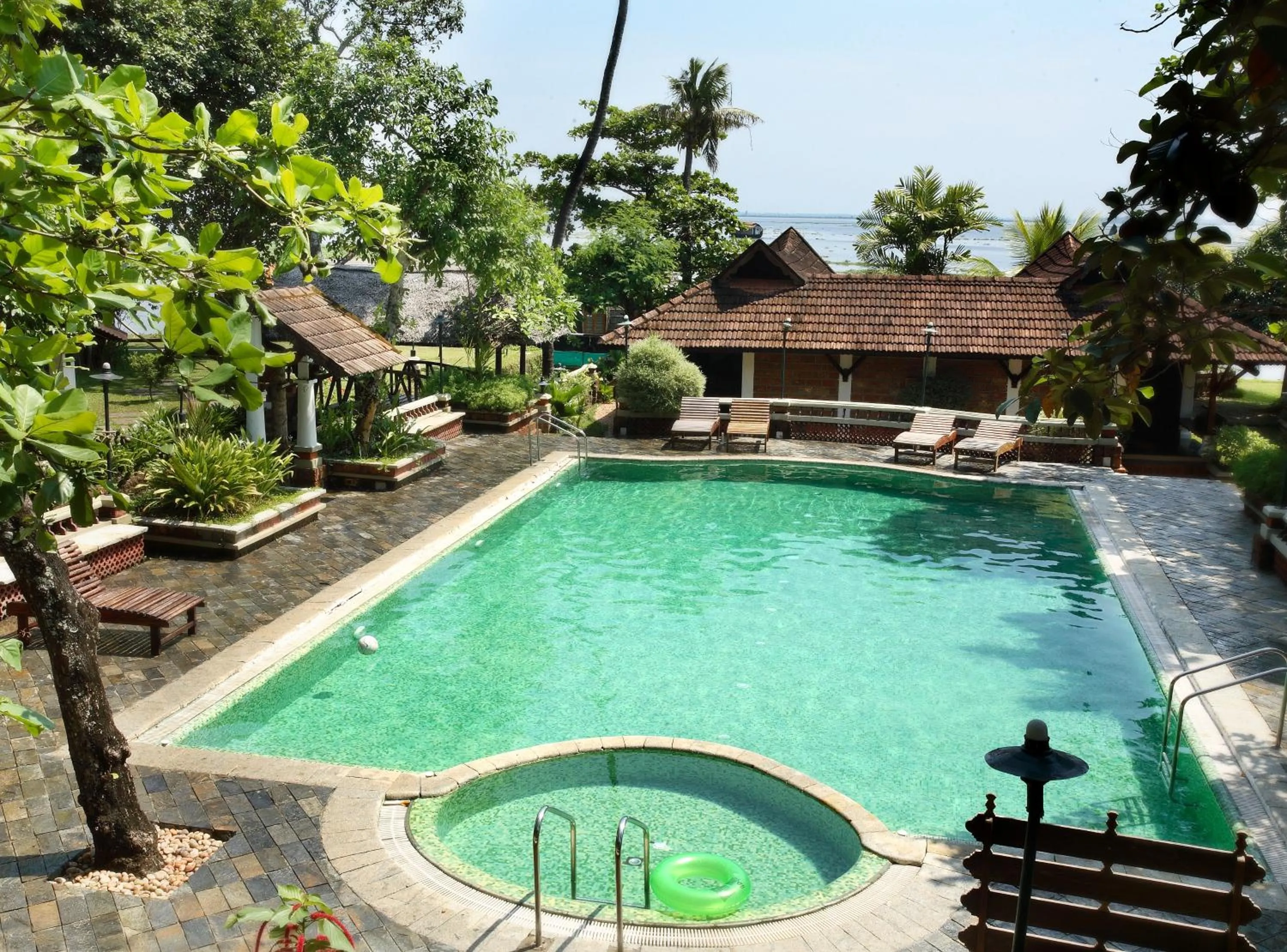 Swimming pool in Punnamada Resort