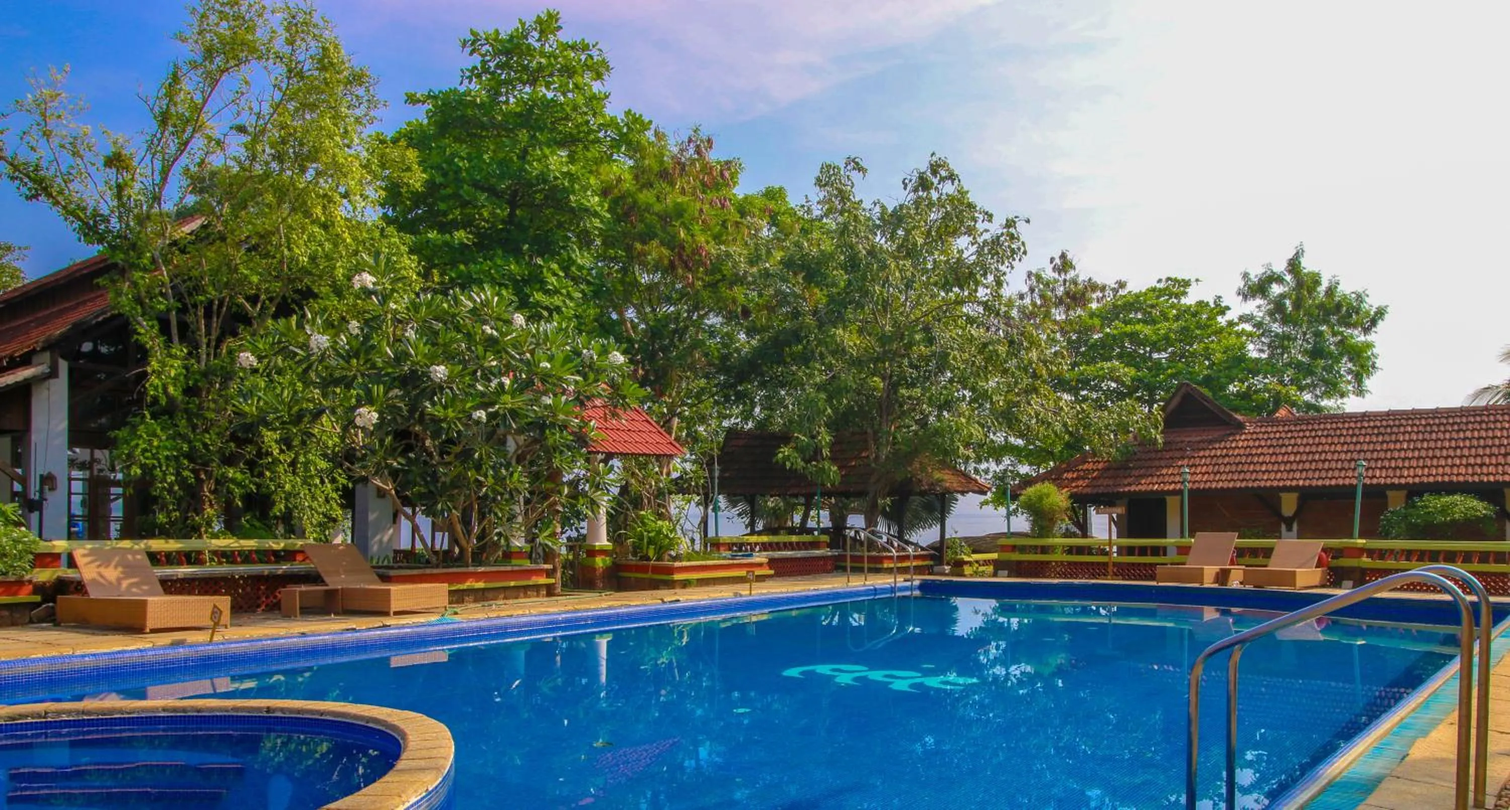 Swimming pool in Punnamada Resort