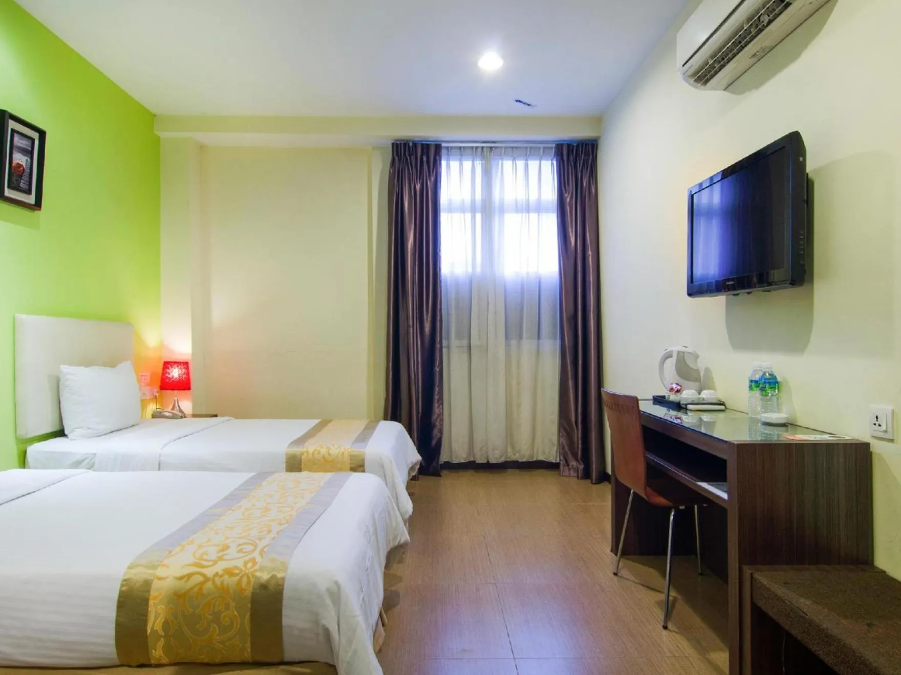 Bedroom, Bed in Eight Days Boutique Hotel - Mount Austin