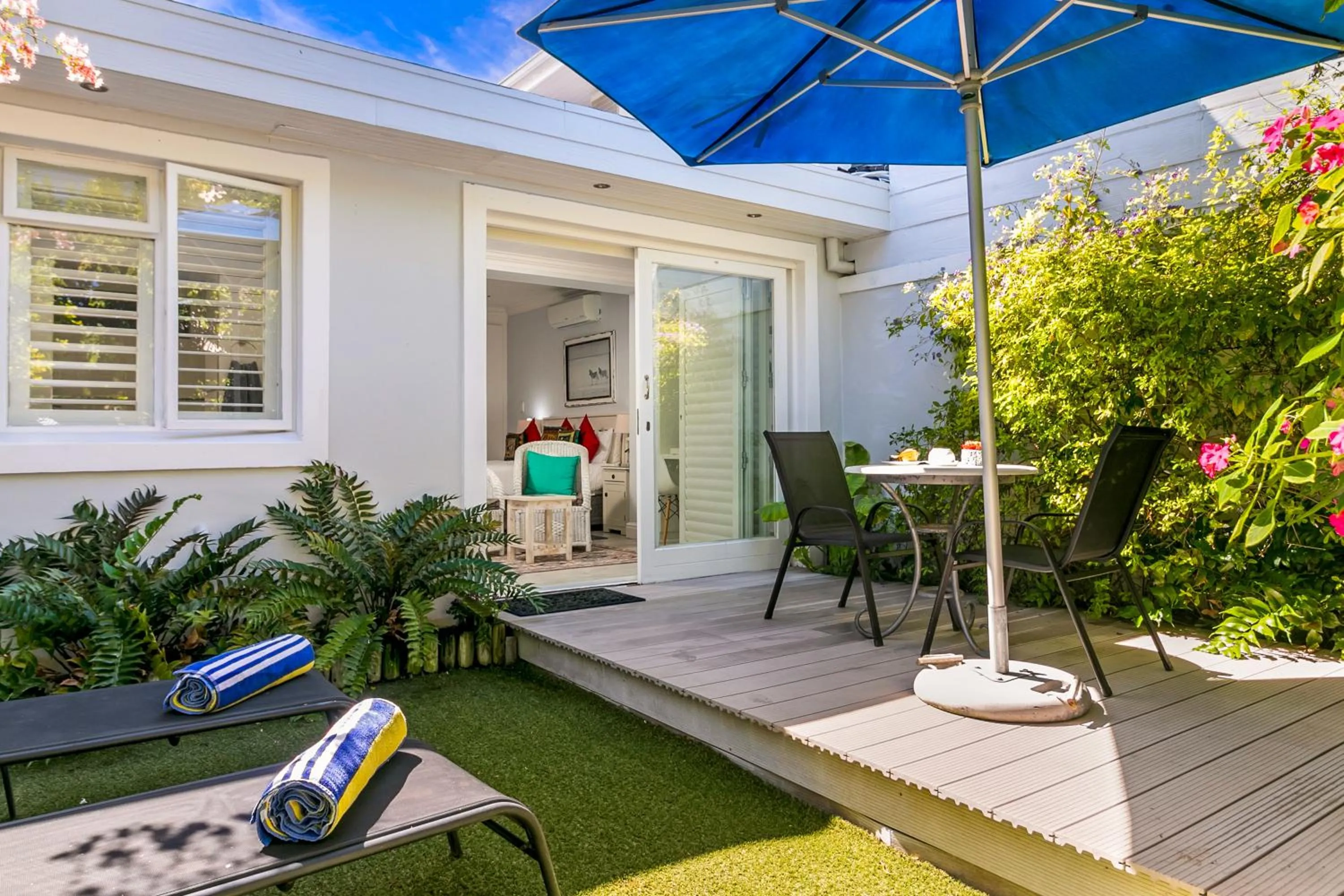 Patio in One on Bollard